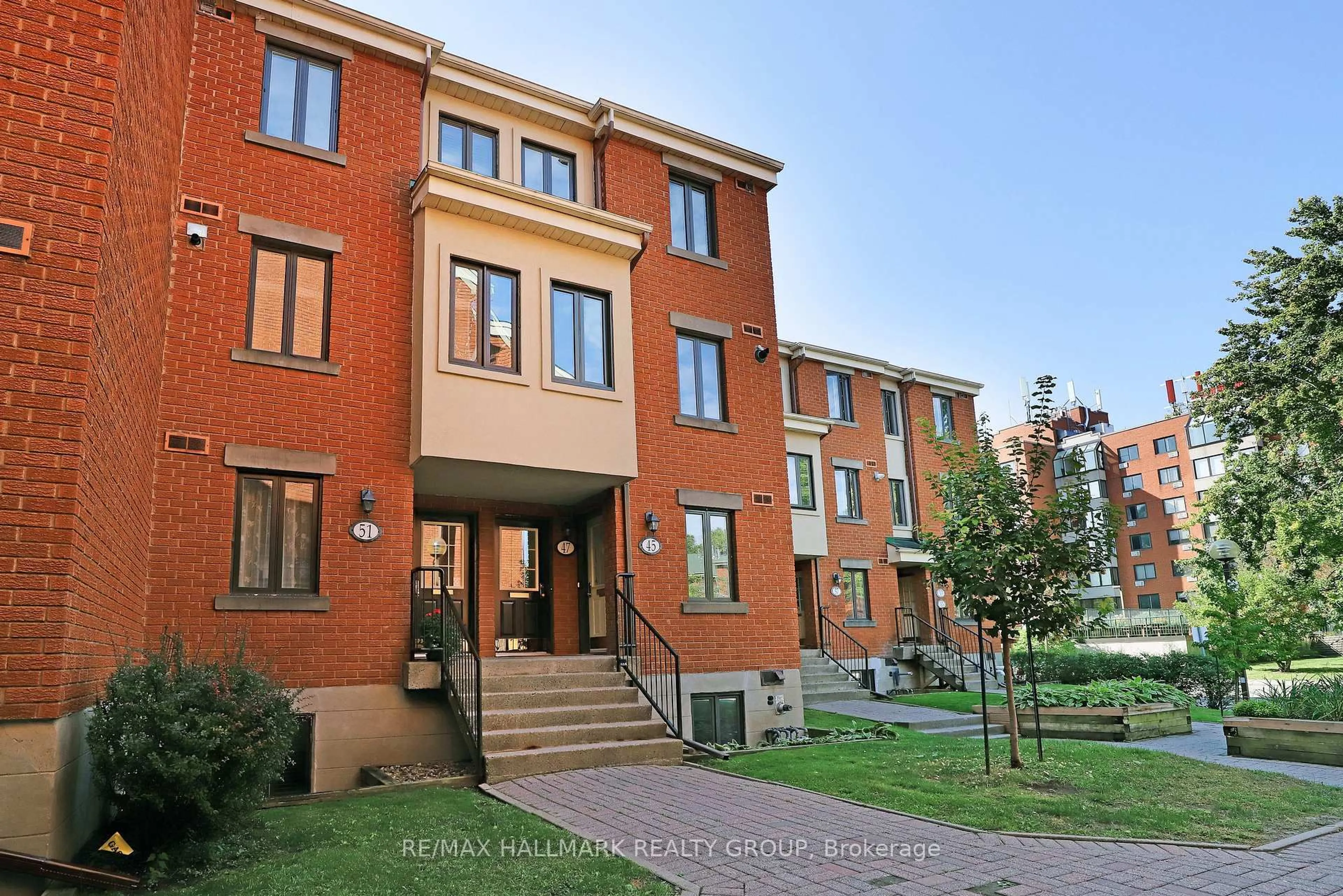 Home with brick exterior material, building for 47 Crispin Private, Ottawa Ontario K1K 2T7