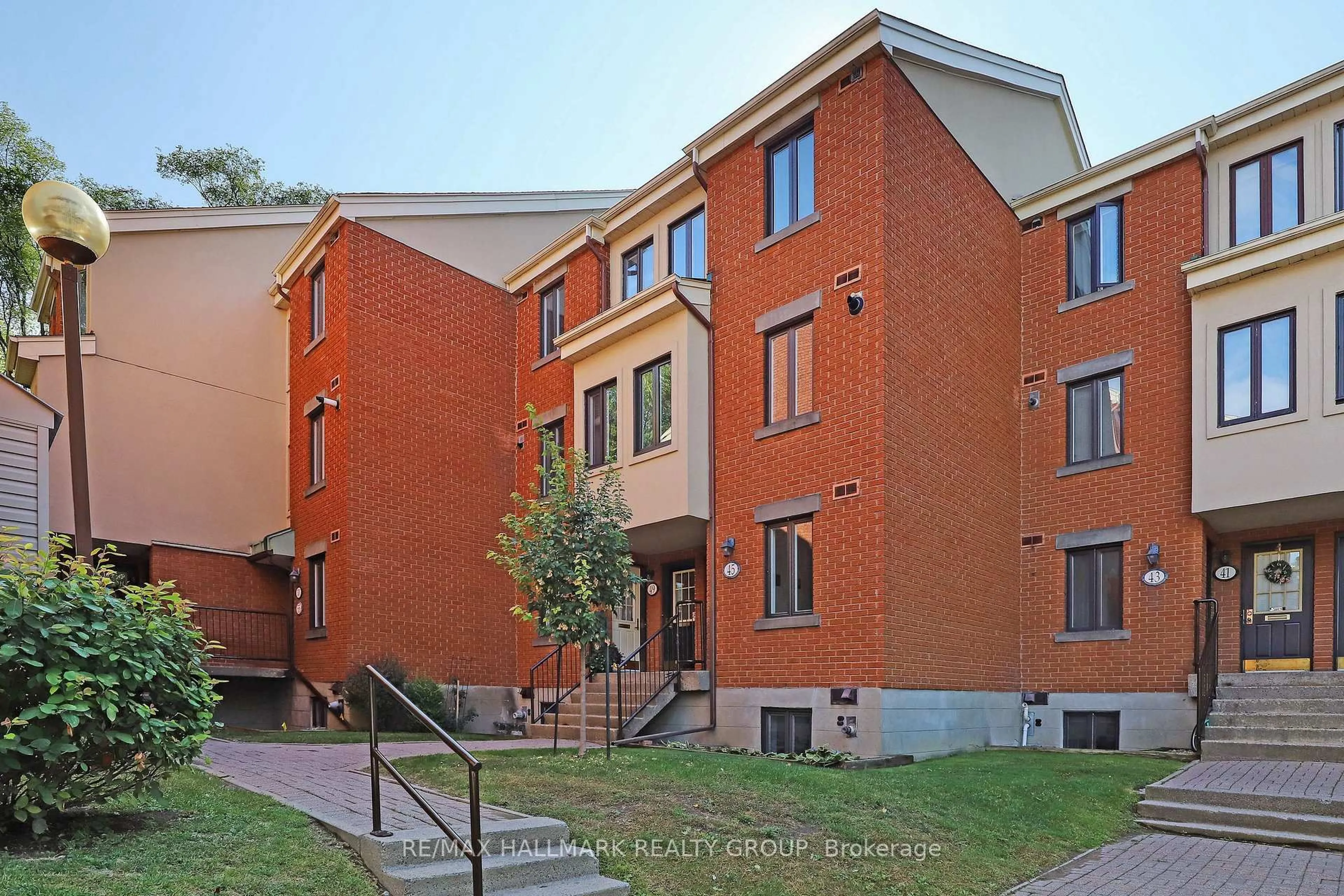 Home with brick exterior material, building for 47 Crispin Private, Ottawa Ontario K1K 2T7