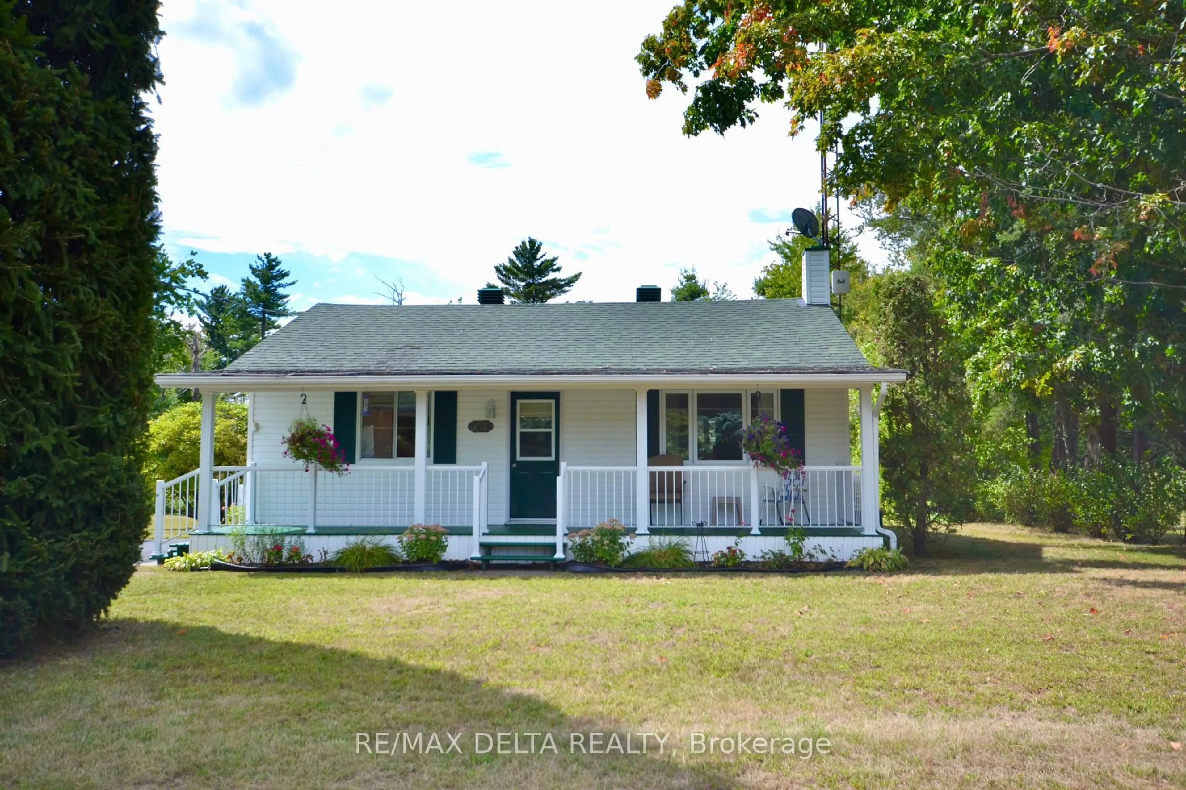 Home with vinyl exterior material, street for 813 County Rd 19 Rd, Alfred and Plantagenet Ontario K0B 1C0