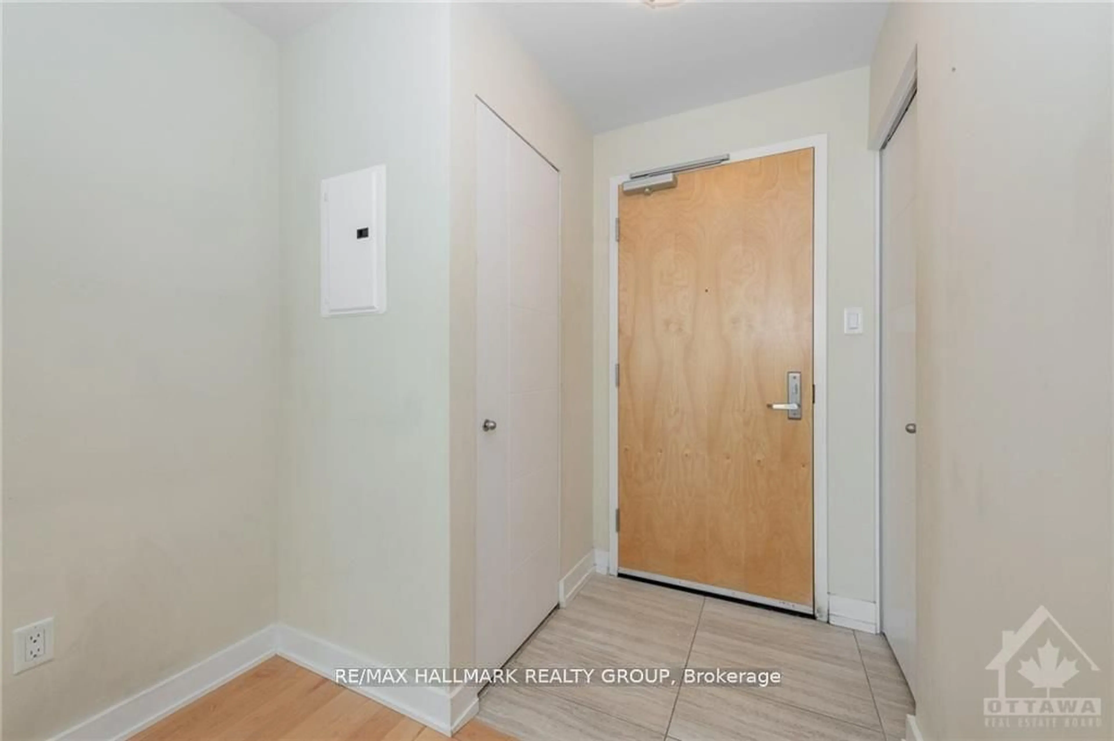 Unknown for 40 Nepean St #2003, Ottawa Ontario K2P 0X5