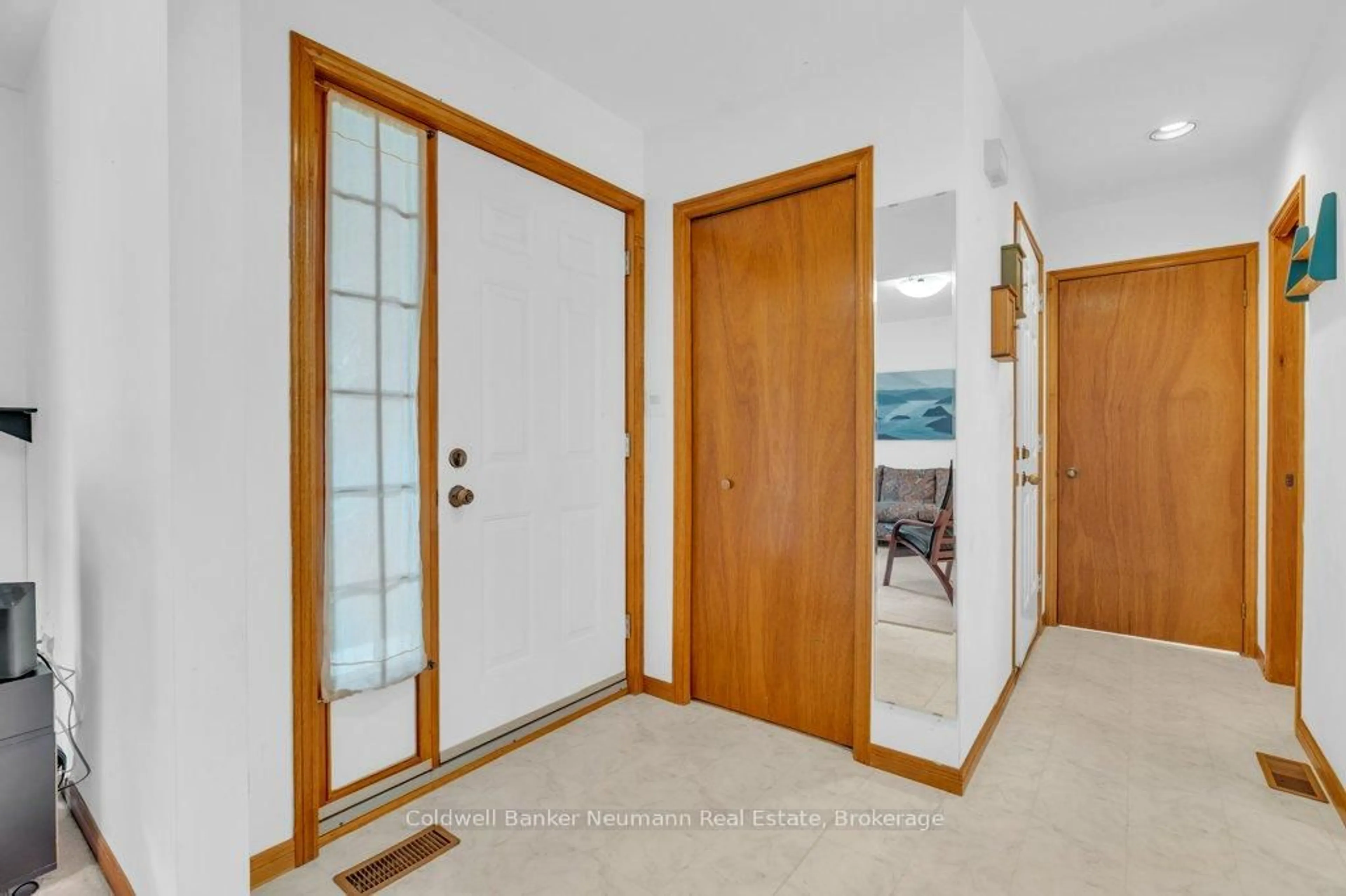 Indoor entryway for 27 Celia Cres, Guelph Ontario N1G 4R4