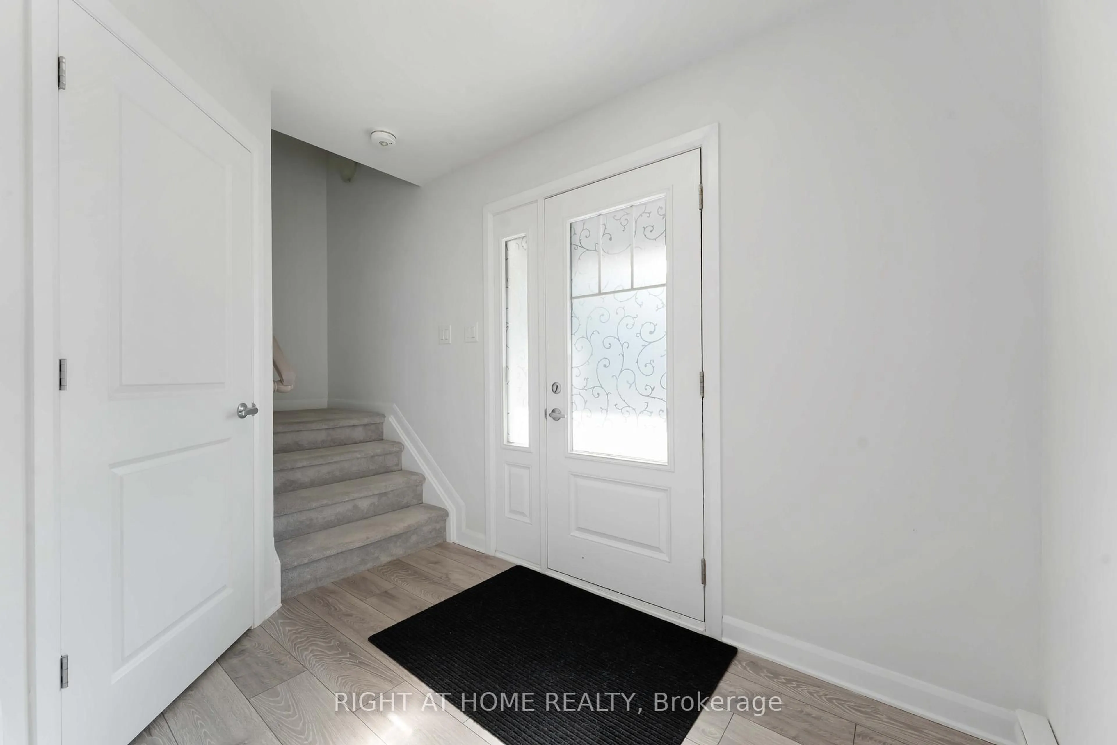 Indoor entryway for 214 Attwell Private, Ottawa Ontario K2K 0P6
