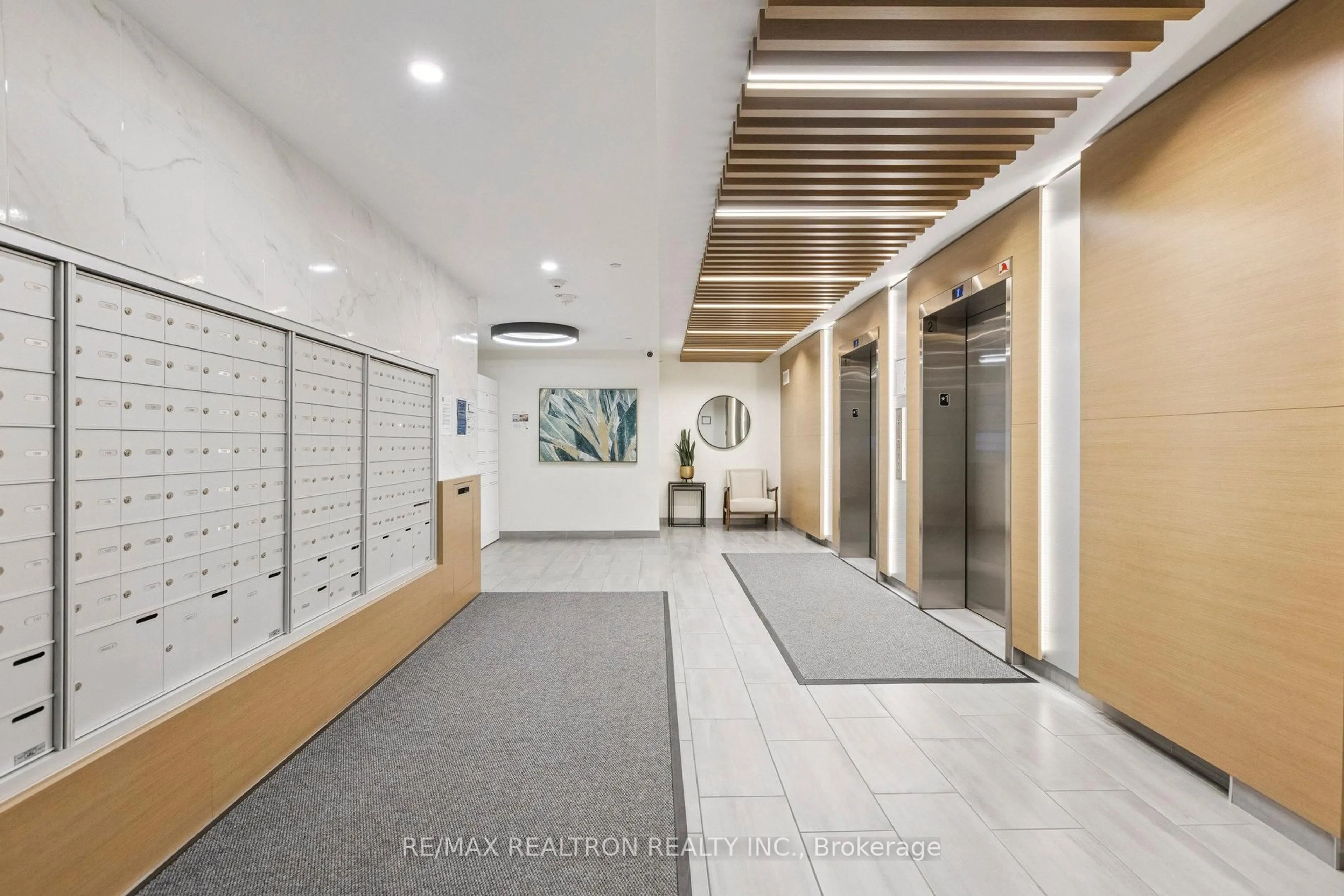 Indoor foyer for 104 Garment St #1310, Kitchener Ontario N2G 0C8
