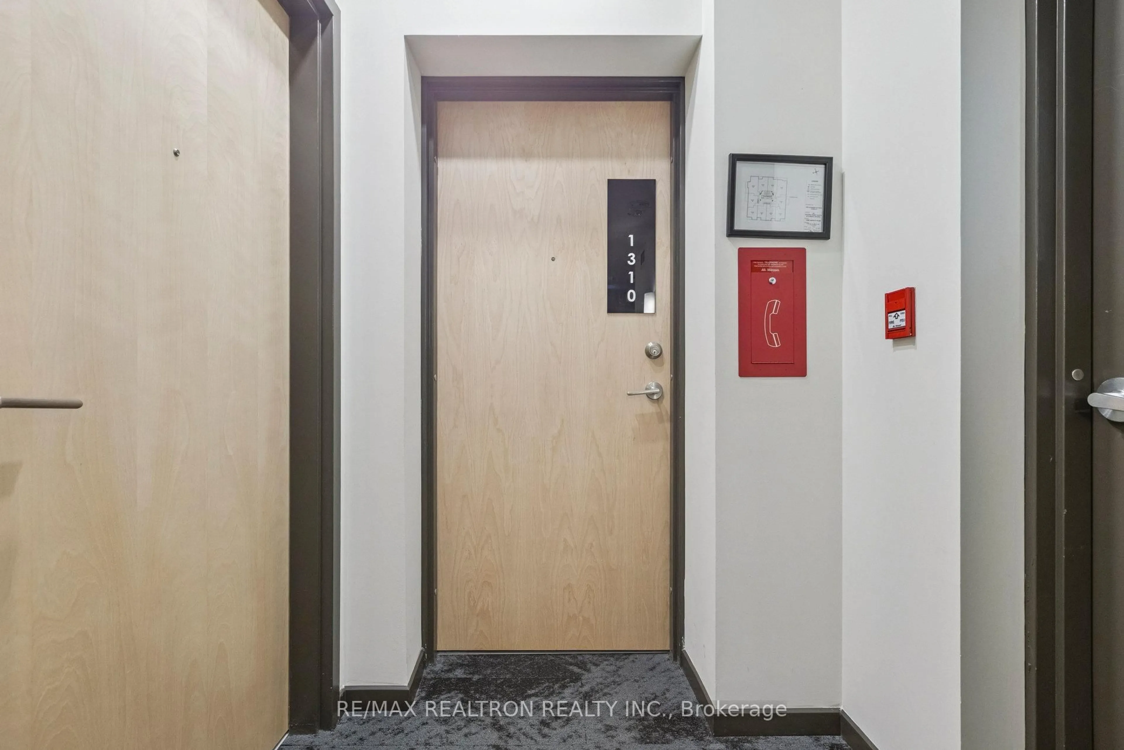 Indoor foyer for 104 Garment St #1310, Kitchener Ontario N2G 0C8