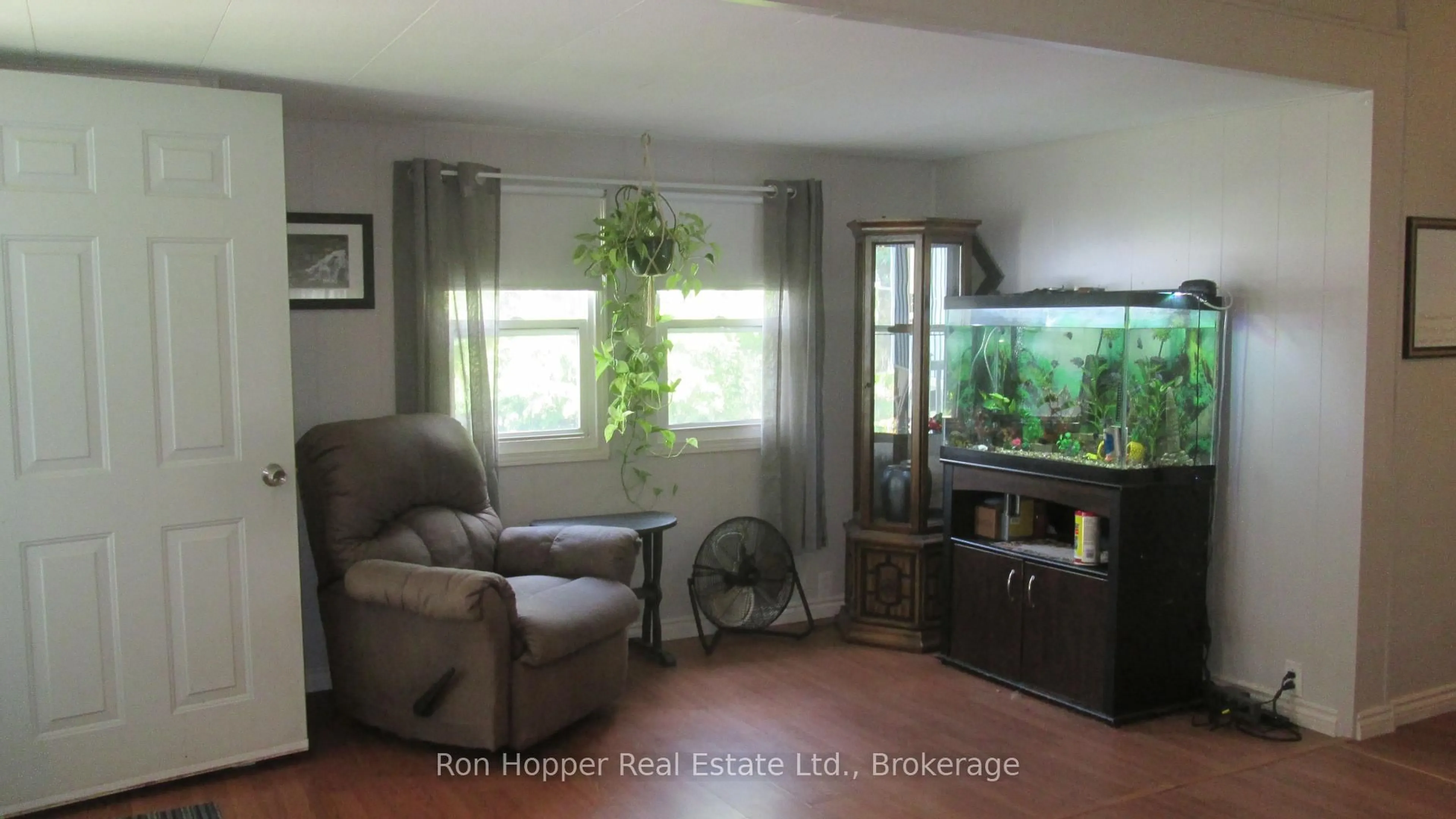 Living room with furniture, unknown for 27 Sussex Sq, Georgian Bluffs Ontario N4K 5N5