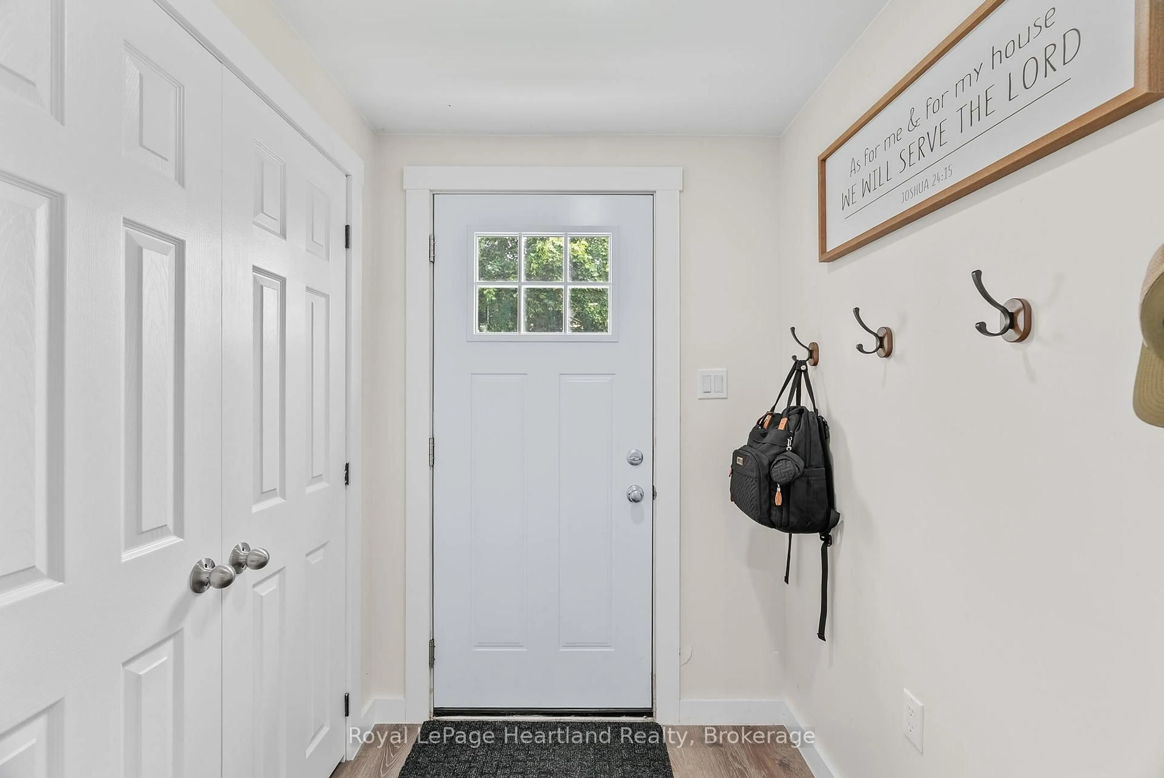 Indoor entryway for 393 Shuter St, North Huron Ontario N0G 2W0
