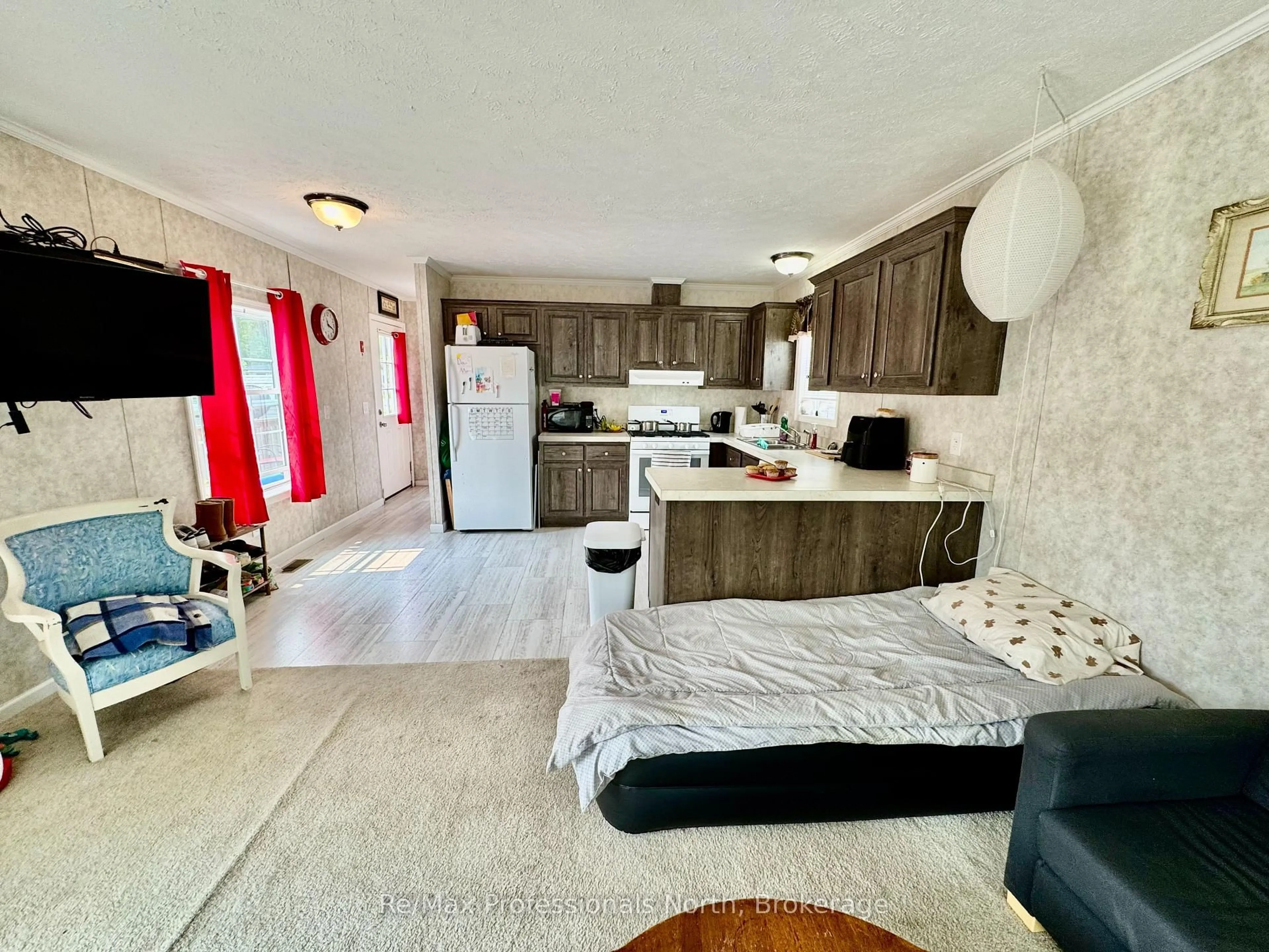 Open concept kitchen, unknown for 1007 Racoon Rd #60, Gravenhurst Ontario P1P 0C3