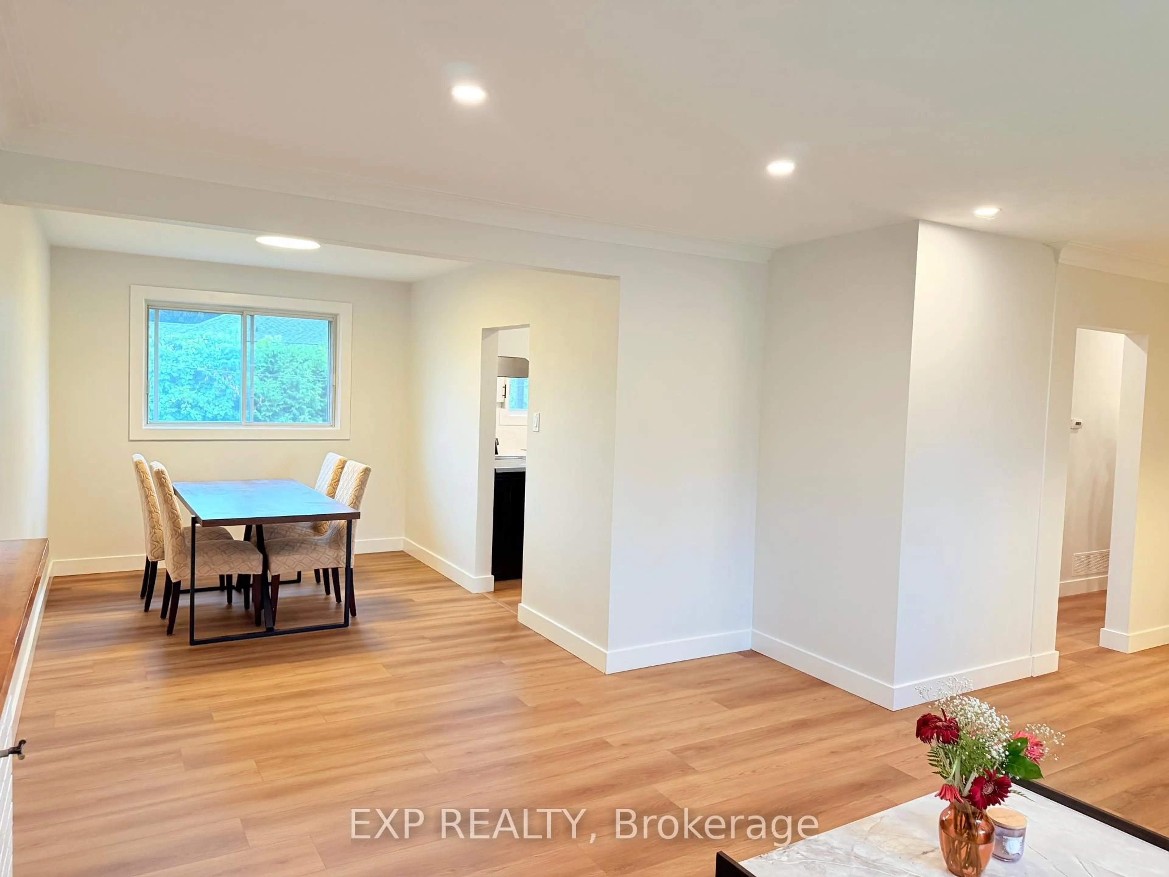 A pic of a room for 166 Oakridge Blvd, Ottawa Ontario K2G 2V2