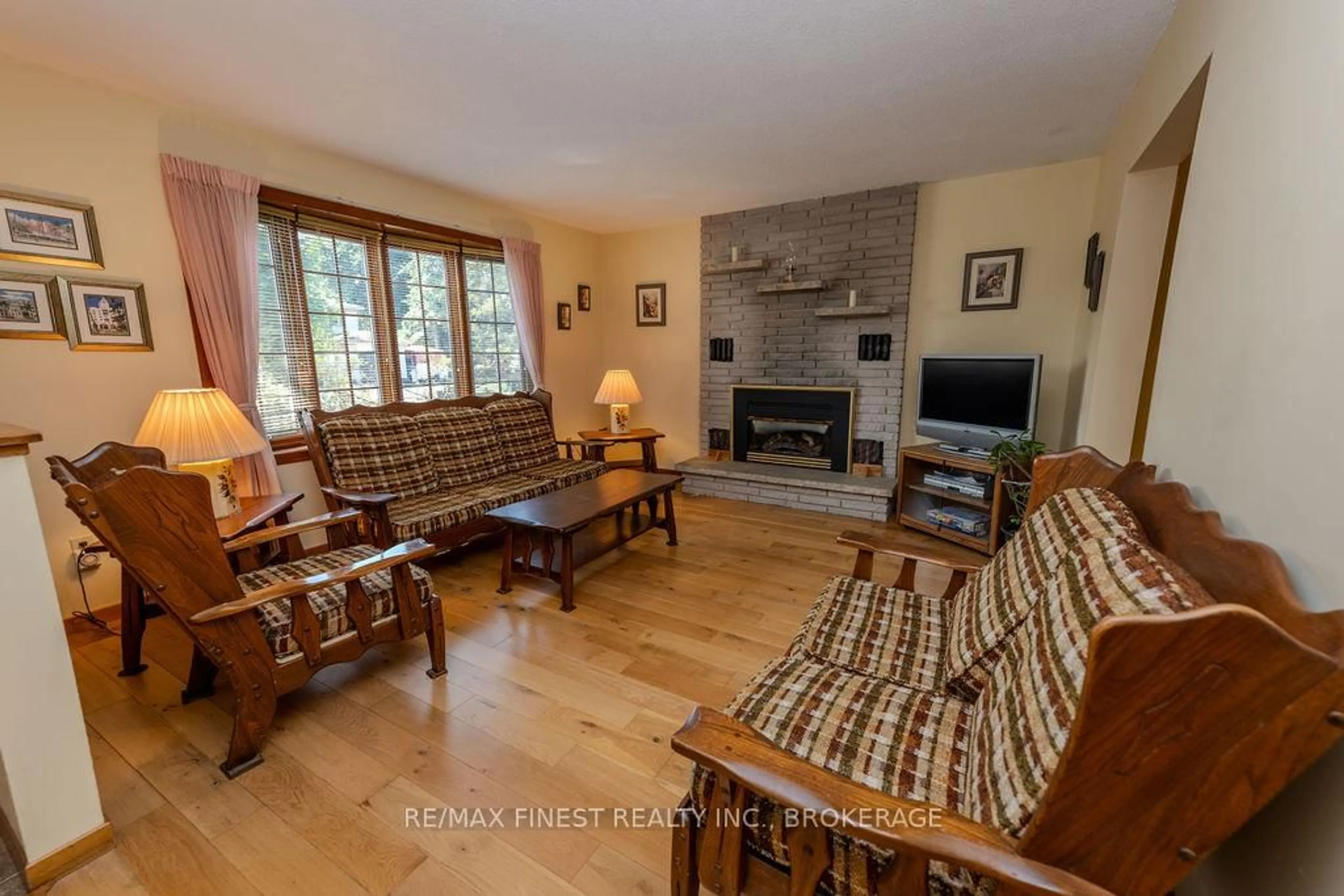 Living room with furniture, unknown for 776 Cedarwood Dr, Kingston Ontario K7P 1M7