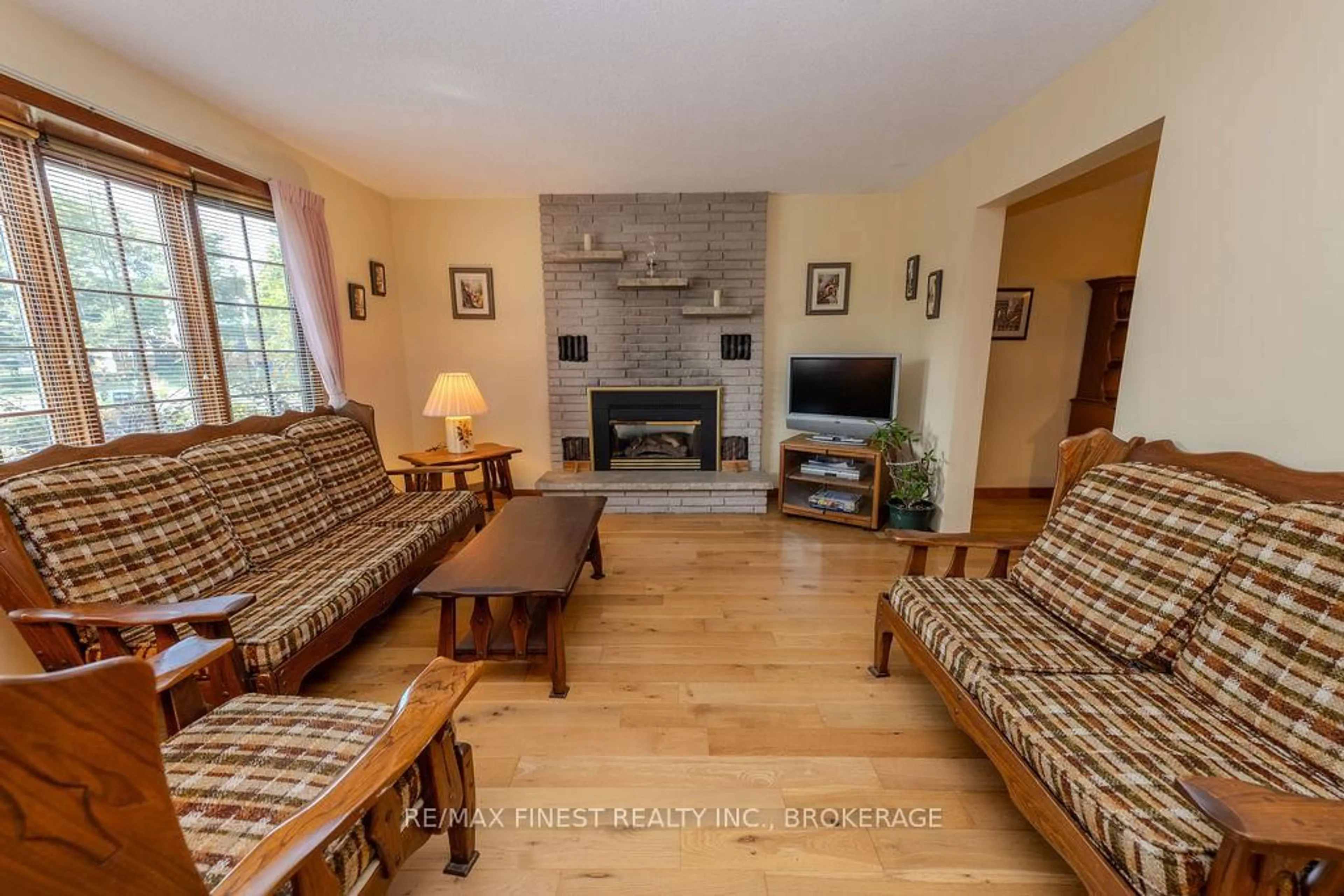 Living room with furniture, unknown for 776 Cedarwood Dr, Kingston Ontario K7P 1M7