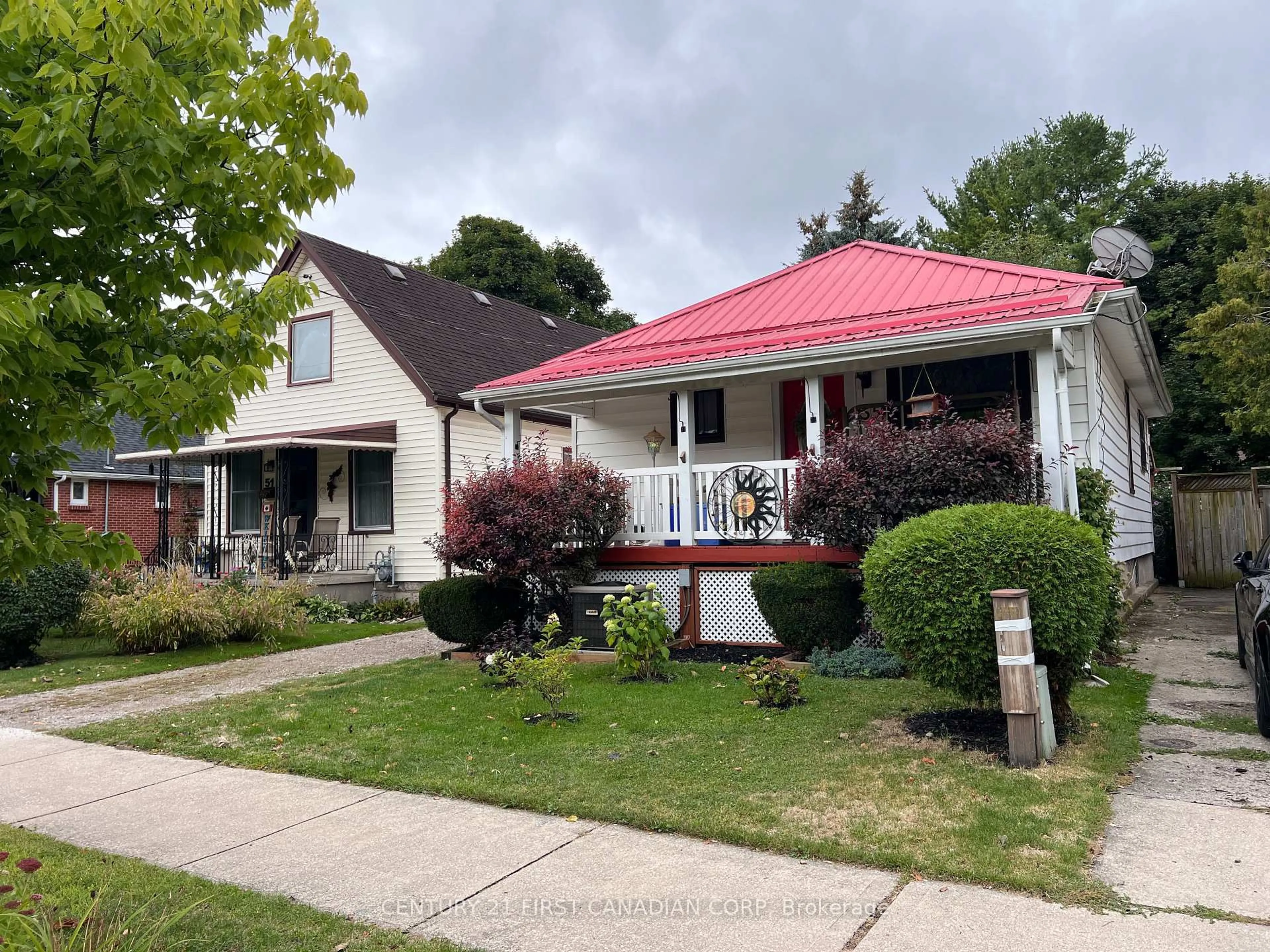A pic from outside/outdoor area/front of a property/back of a property/a pic from drone, street for 55 Linwood St, London East Ontario N5Y 1W1
