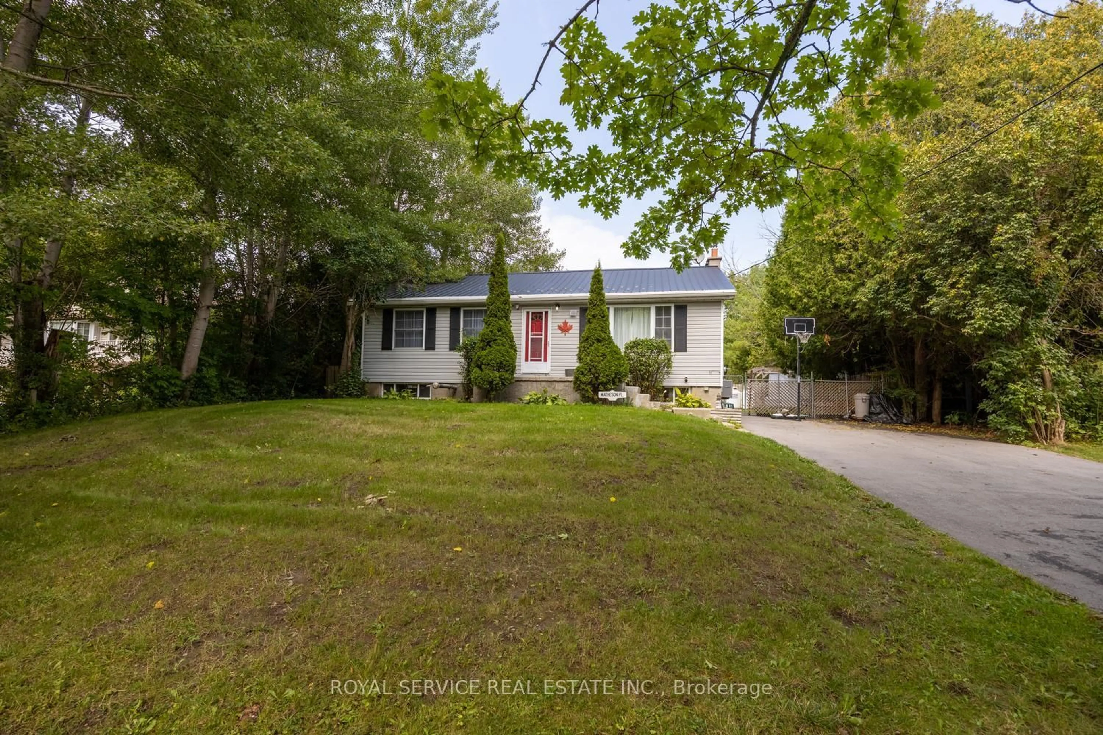 A pic from outside/outdoor area/front of a property/back of a property/a pic from drone, street for 9144 Dale Rd, Hamilton Township Ontario K9A 4J9