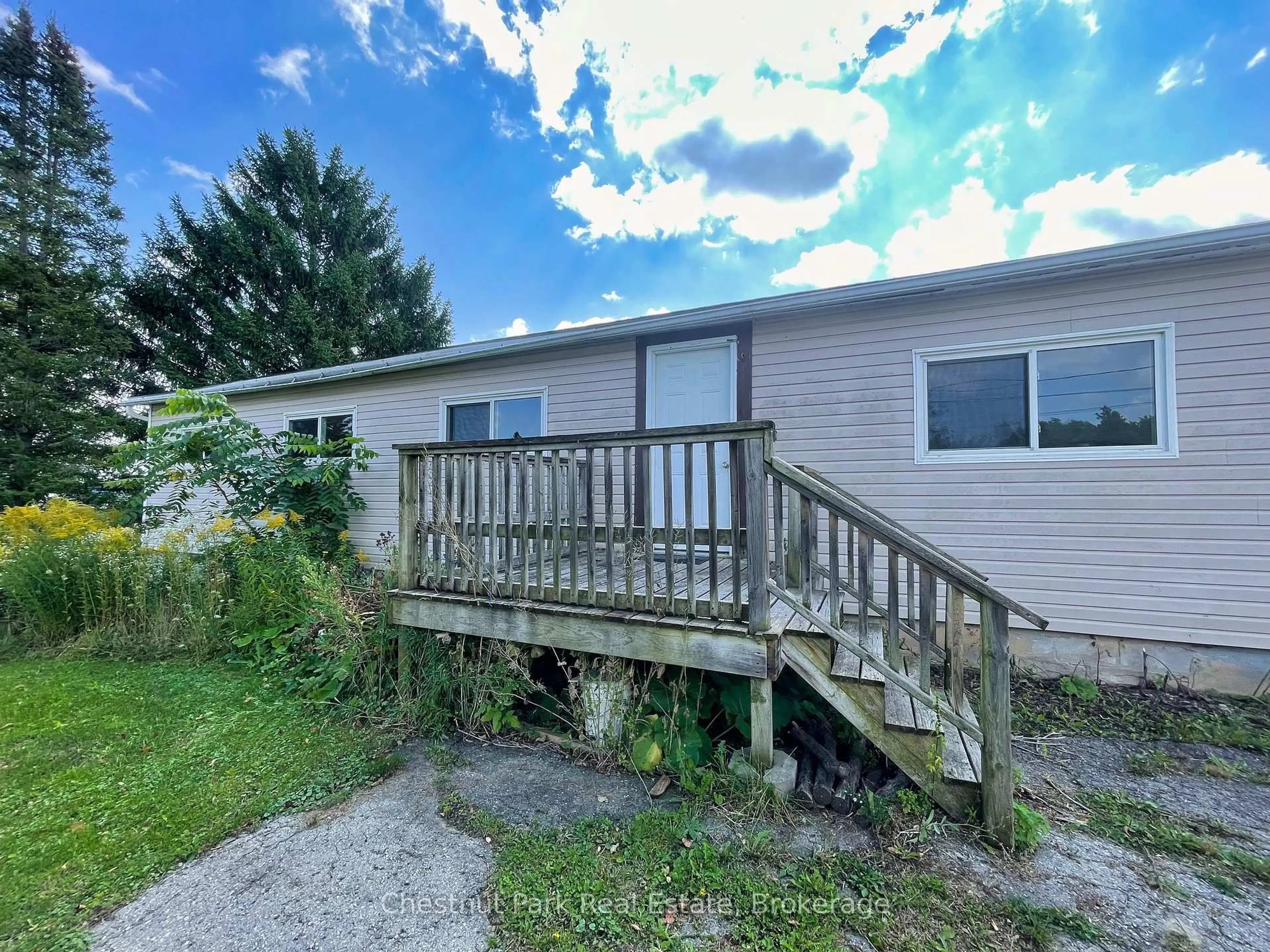 A pic from outside/outdoor area/front of a property/back of a property/a pic from drone, water/lake/river/ocean view for 383 Thompson St, Meaford Ontario N4L 1H7