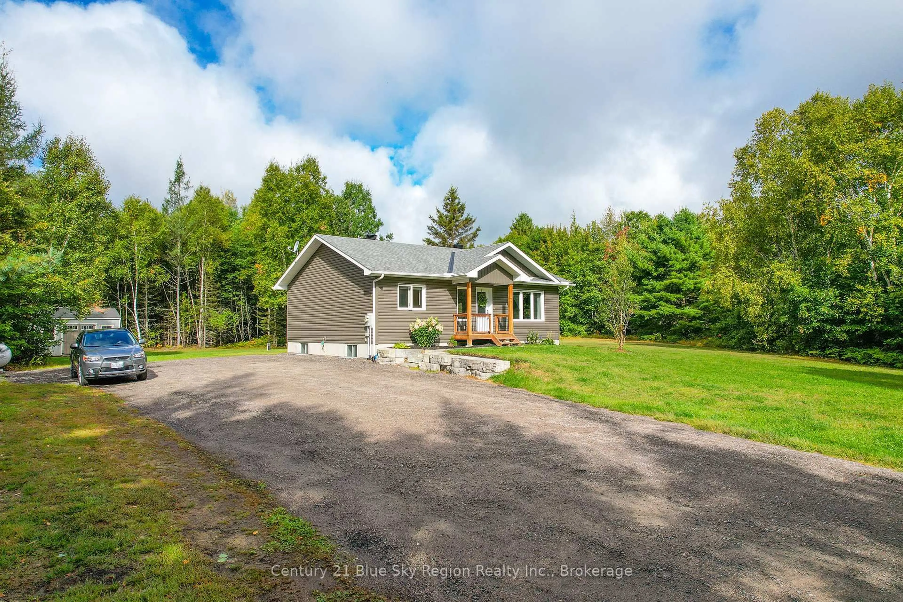 A pic from outside/outdoor area/front of a property/back of a property/a pic from drone, street for 115 Hillside Lake Rd, North Bay Ontario P1B 8G2