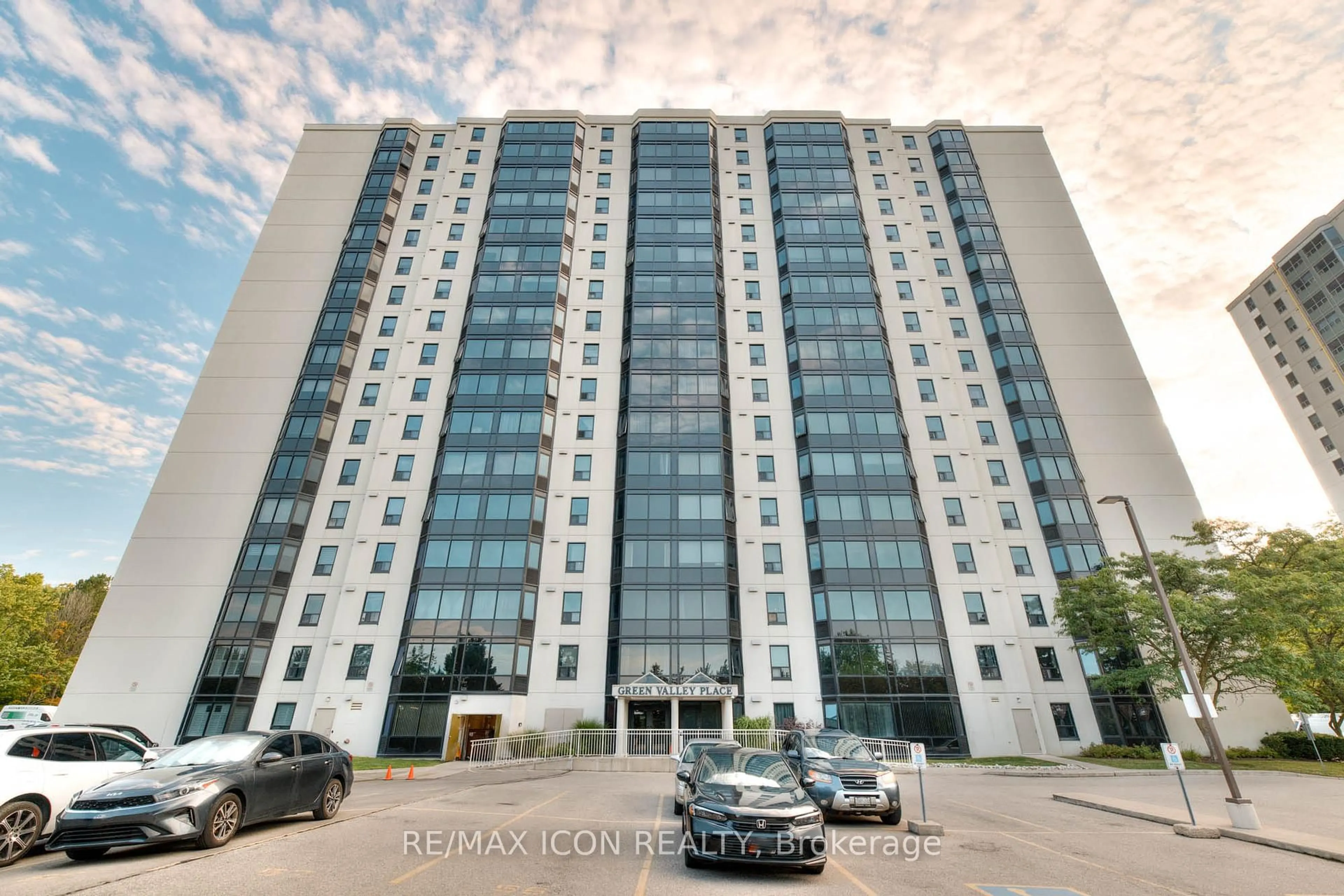 A pic from outside/outdoor area/front of a property/back of a property/a pic from drone, building for 35 Green Valley Dr #103, Kitchener Ontario N2P 2A5