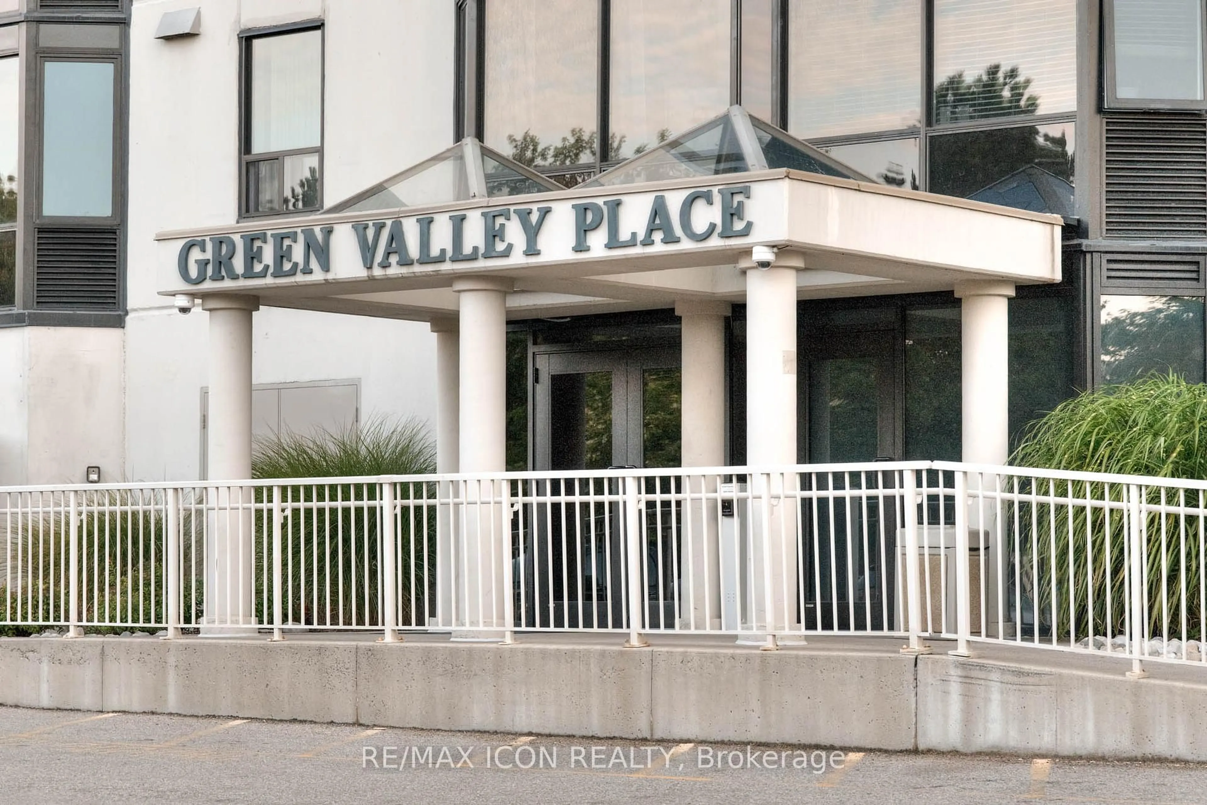 Lobby for 35 Green Valley Dr #103, Kitchener Ontario N2P 2A5