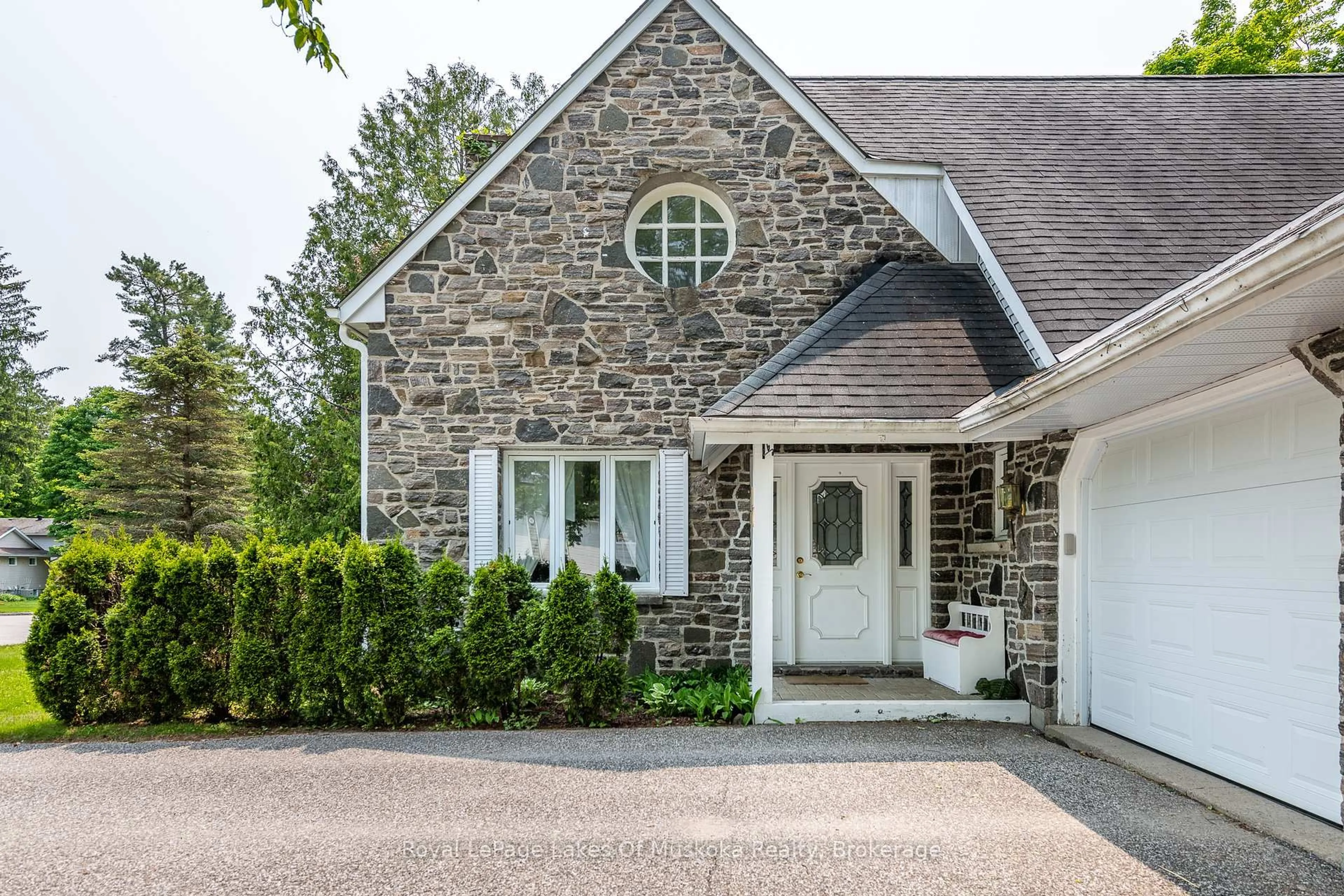 Home with brick exterior material, street for 17 Sadler Dr, Bracebridge Ontario P1L 1K5