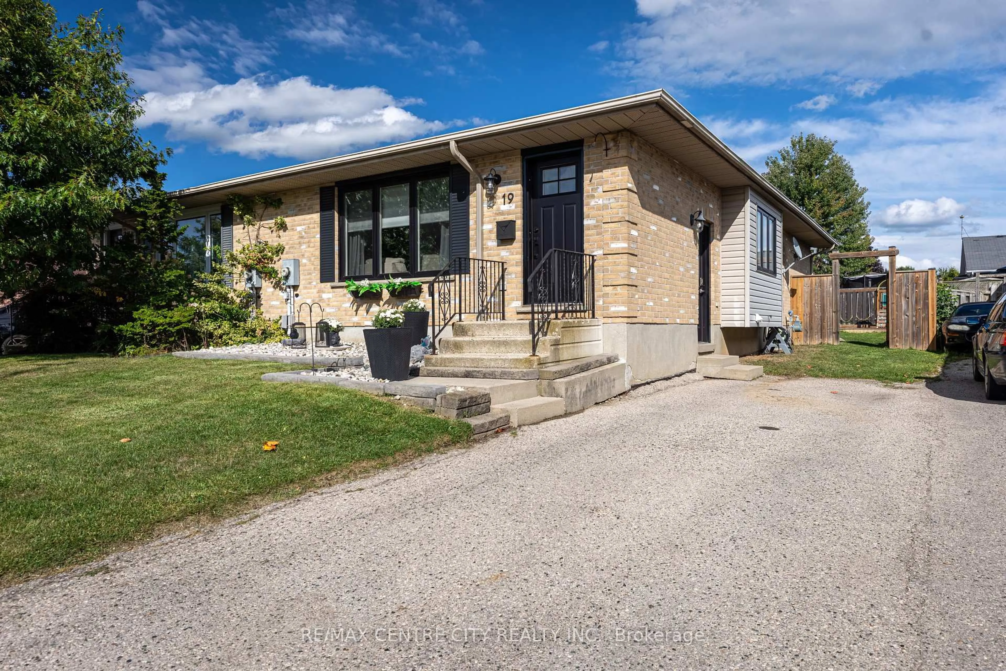 Home with brick exterior material, street for 19 Carrie Cres, St. Thomas Ontario N5R 6B9