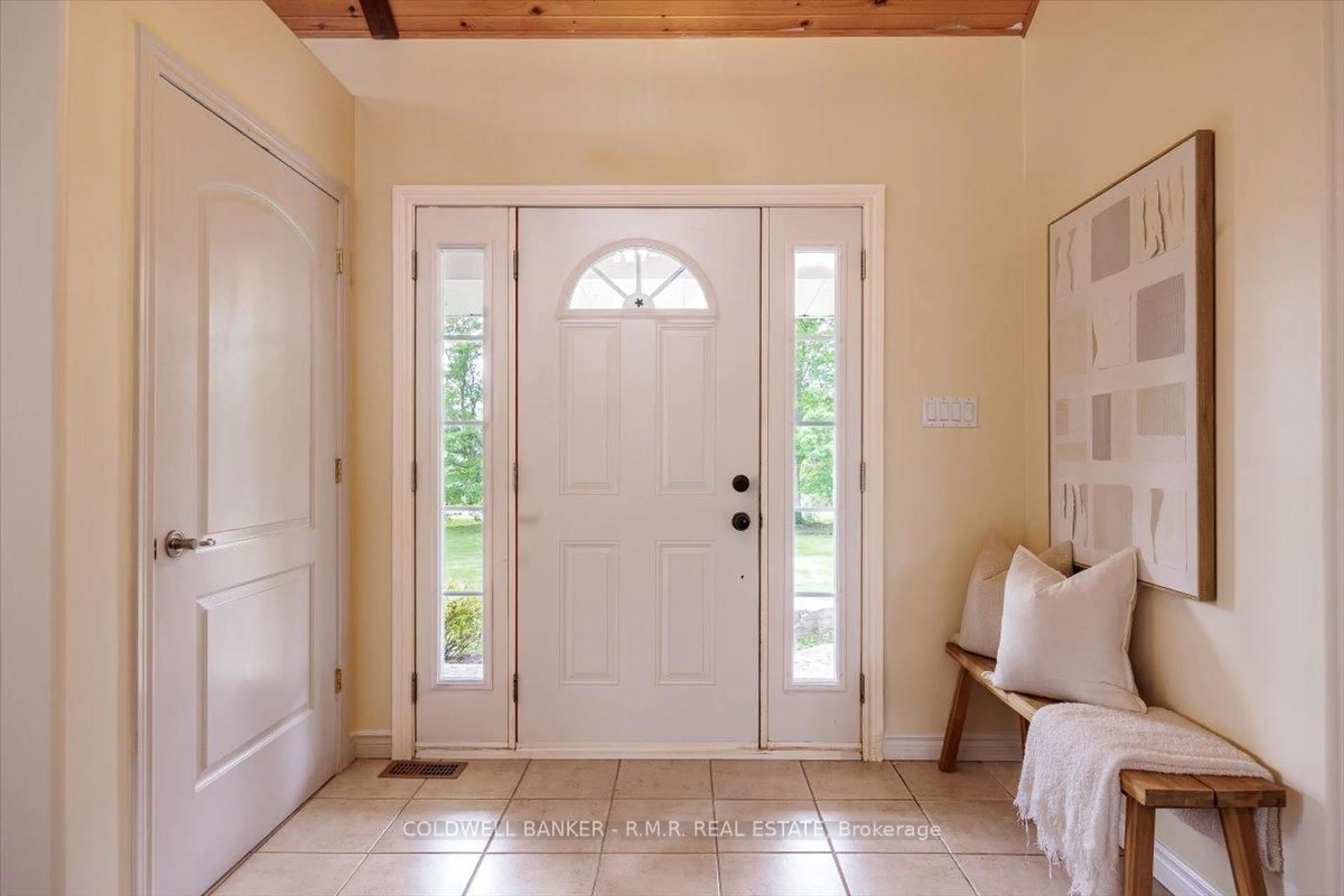 Indoor entryway for 109 Cresswell Rd, Kawartha Lakes Ontario L0C 1H0