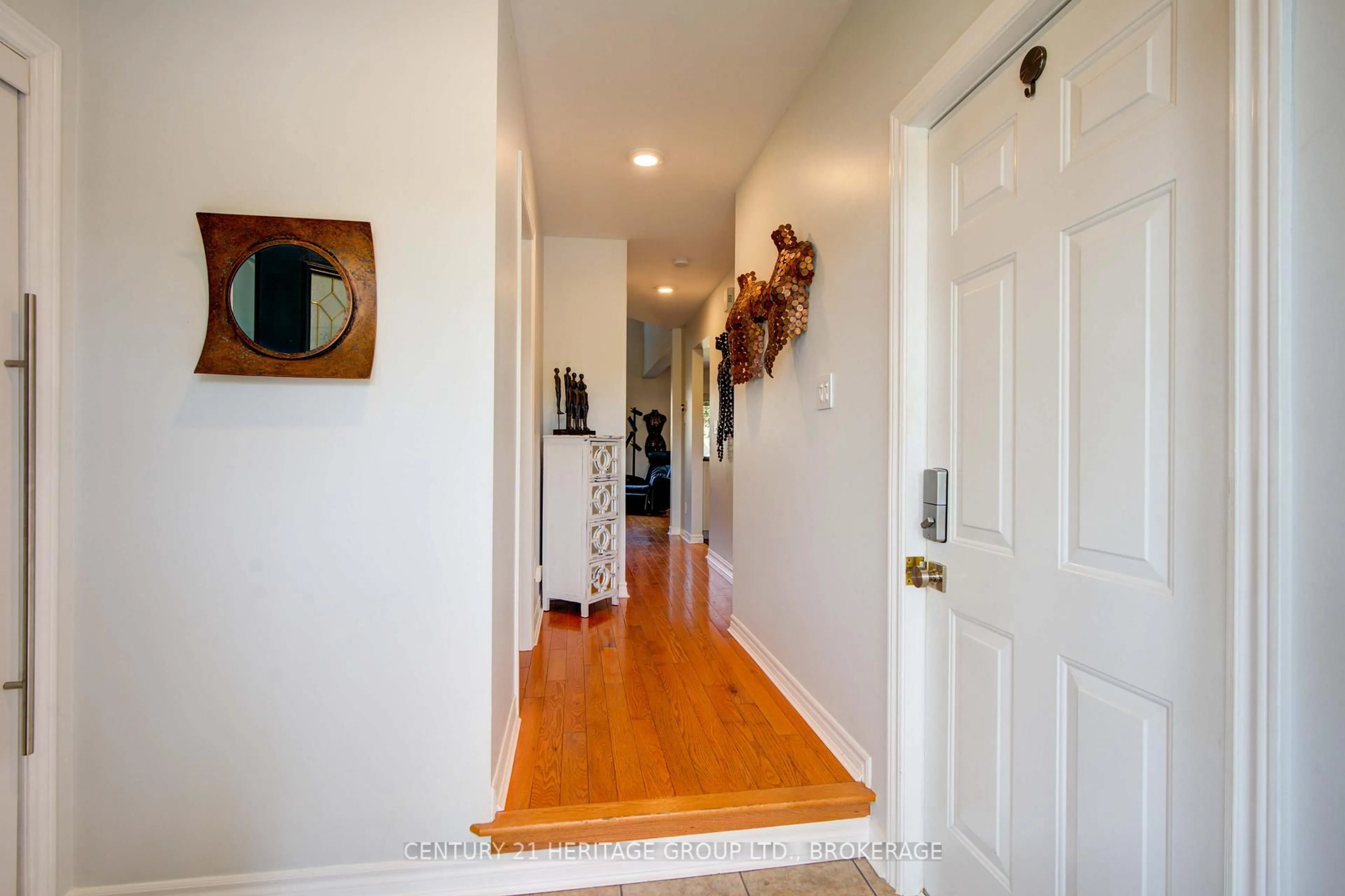 Indoor entryway for 244 River St, Gananoque Ontario K7G 2P7