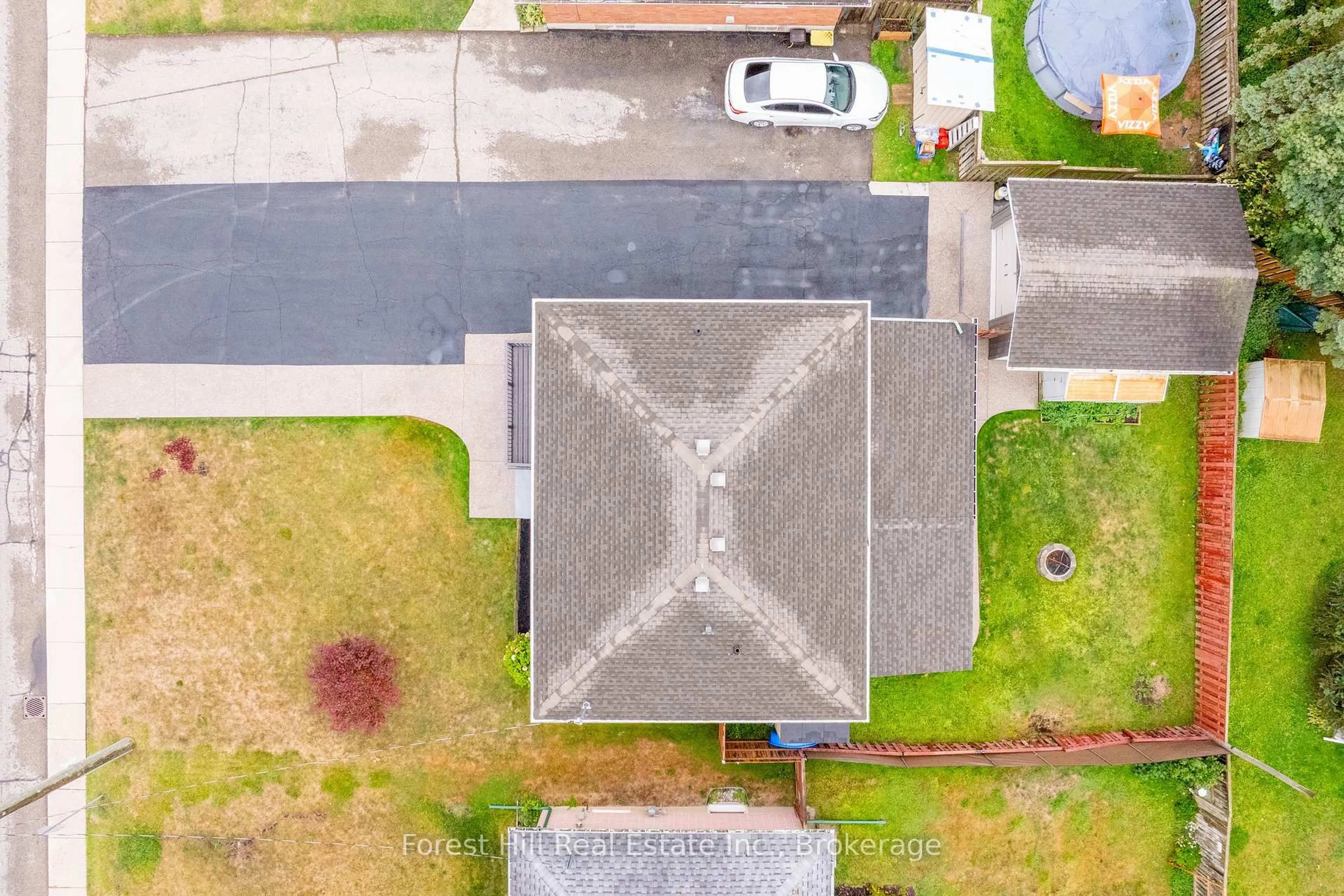 A pic from outside/outdoor area/front of a property/back of a property/a pic from drone, street for 239 Clarke St, Woodstock Ontario N4S 7M8