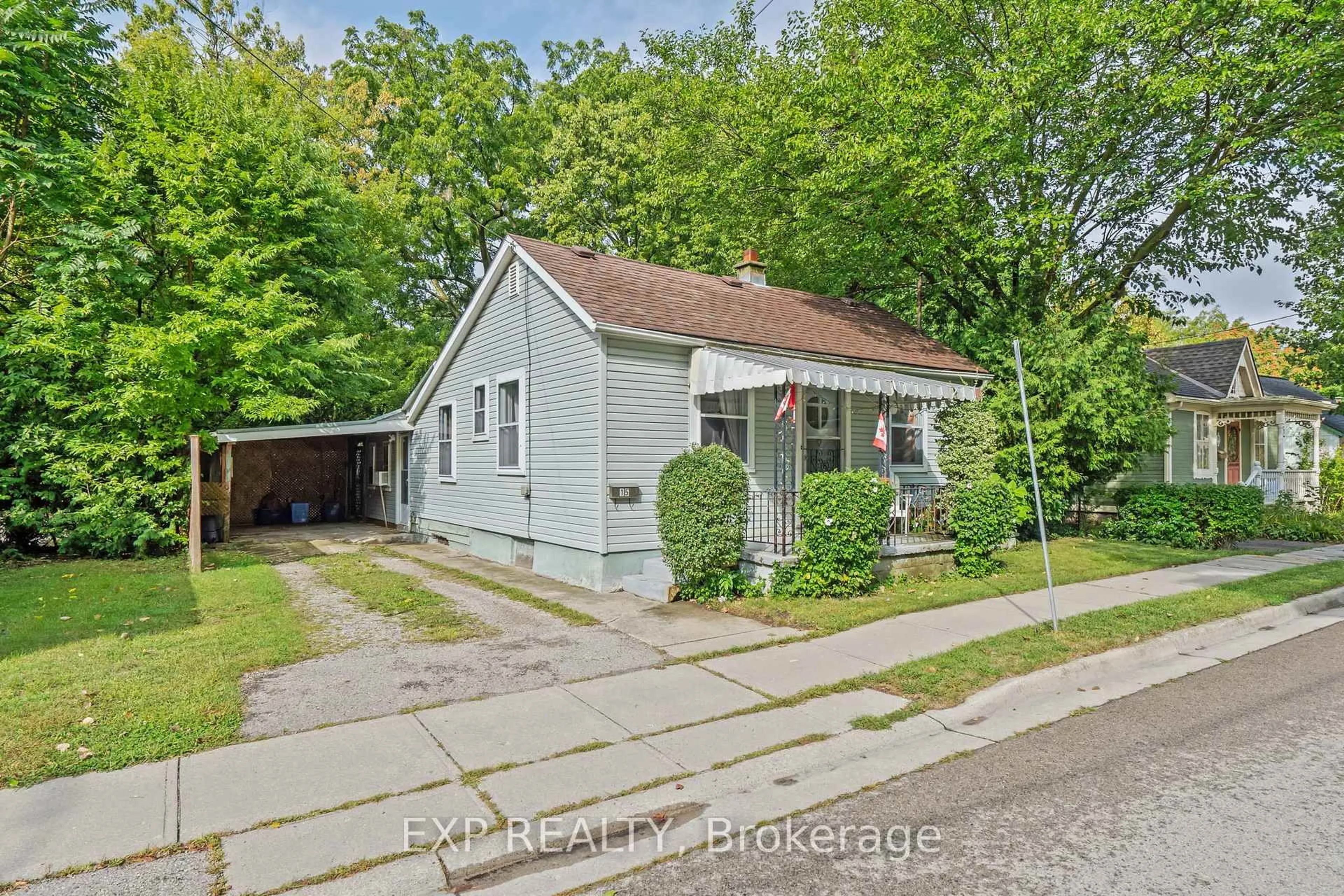A pic from outside/outdoor area/front of a property/back of a property/a pic from drone, street for 15 Miles St, London East Ontario N5Y 2T7