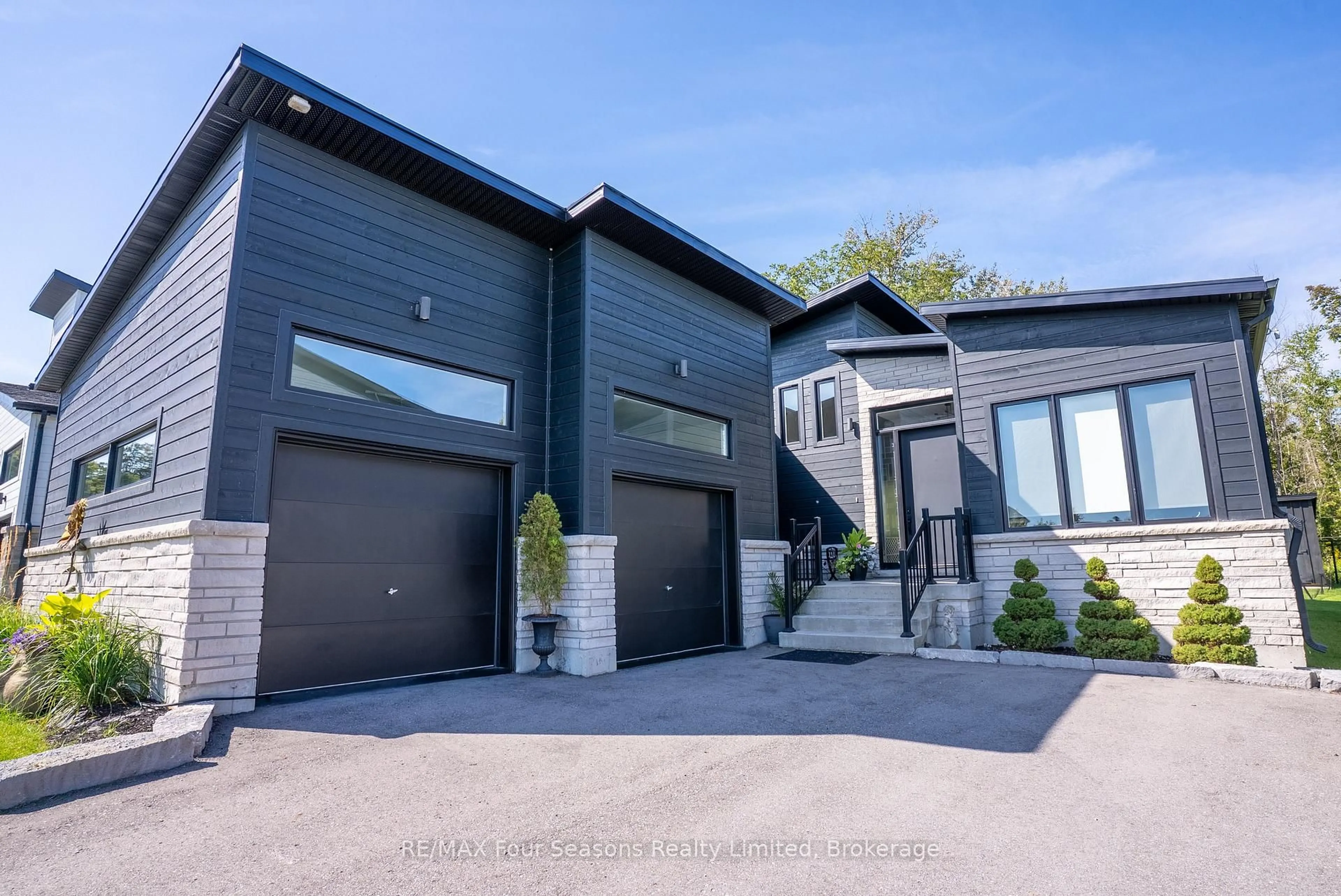 Unknown for 102 Goldie Crt, Blue Mountains Ontario N0H 1J0