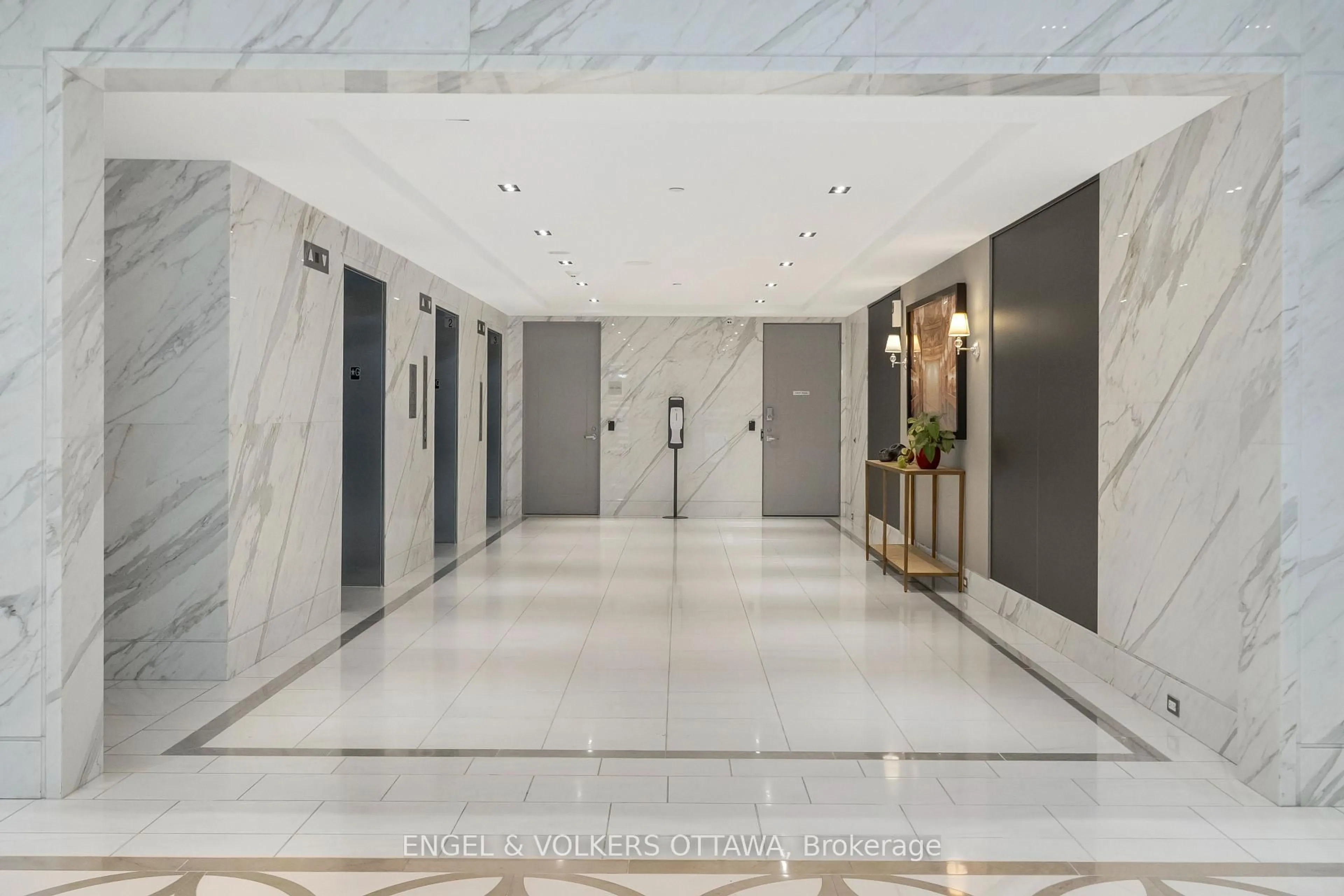 Lobby for 111 Champagne Ave #807, Ottawa Ontario K1S 5V3