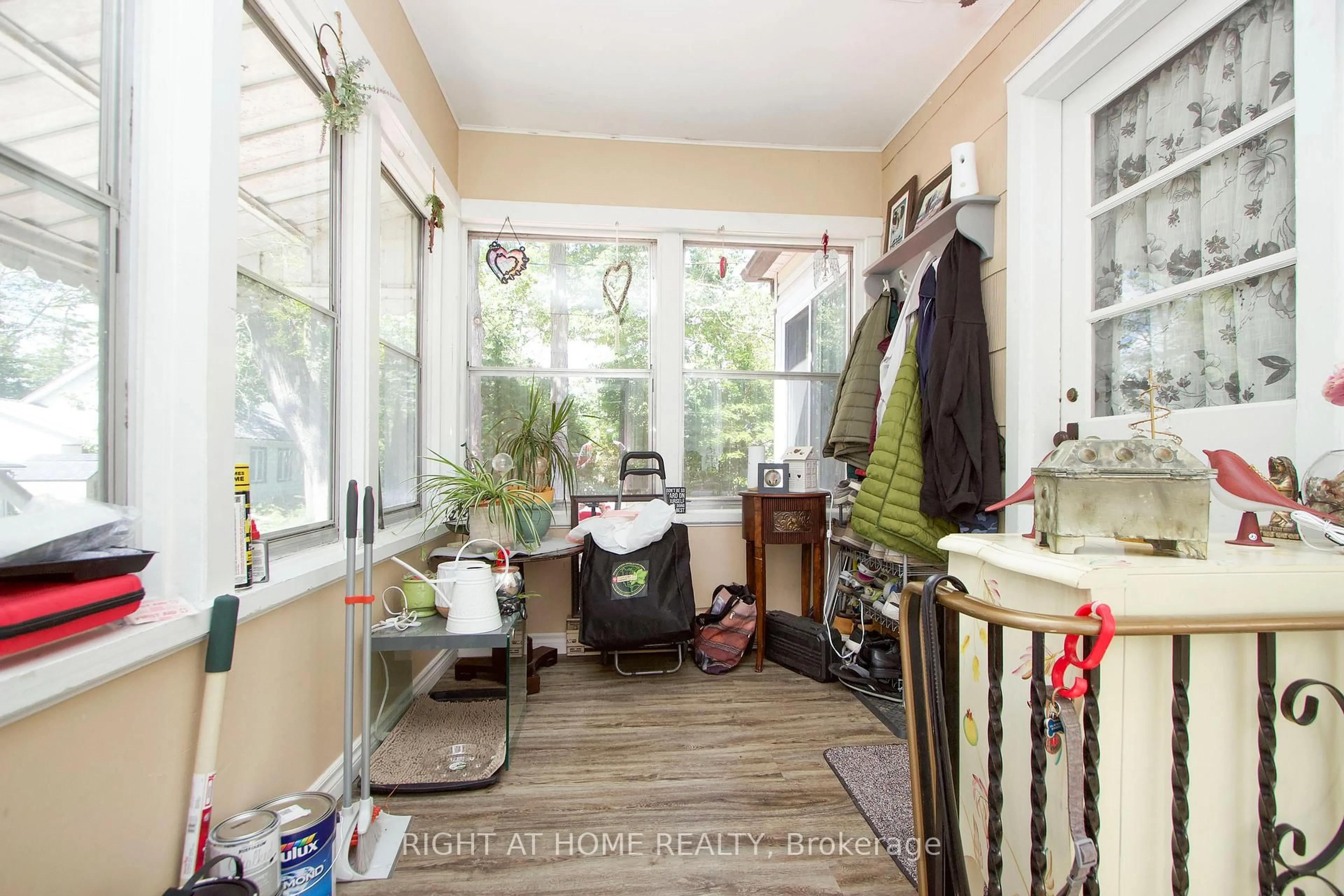 Indoor entryway for 3 DOVER St, Kawartha Lakes Ontario K9V 4R6
