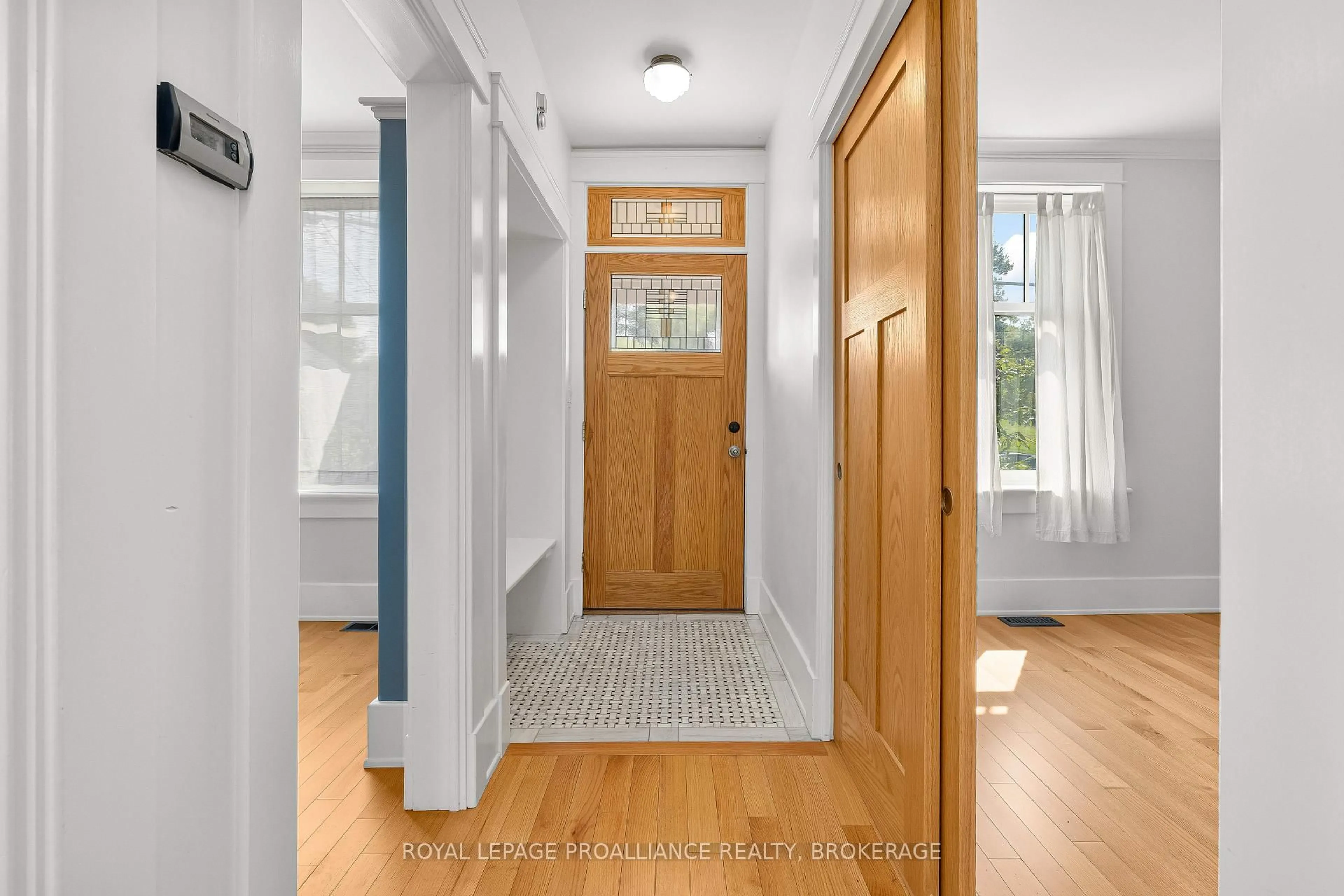 Indoor entryway for 131 Raglan Rd, Kingston Ontario K7K 1L1