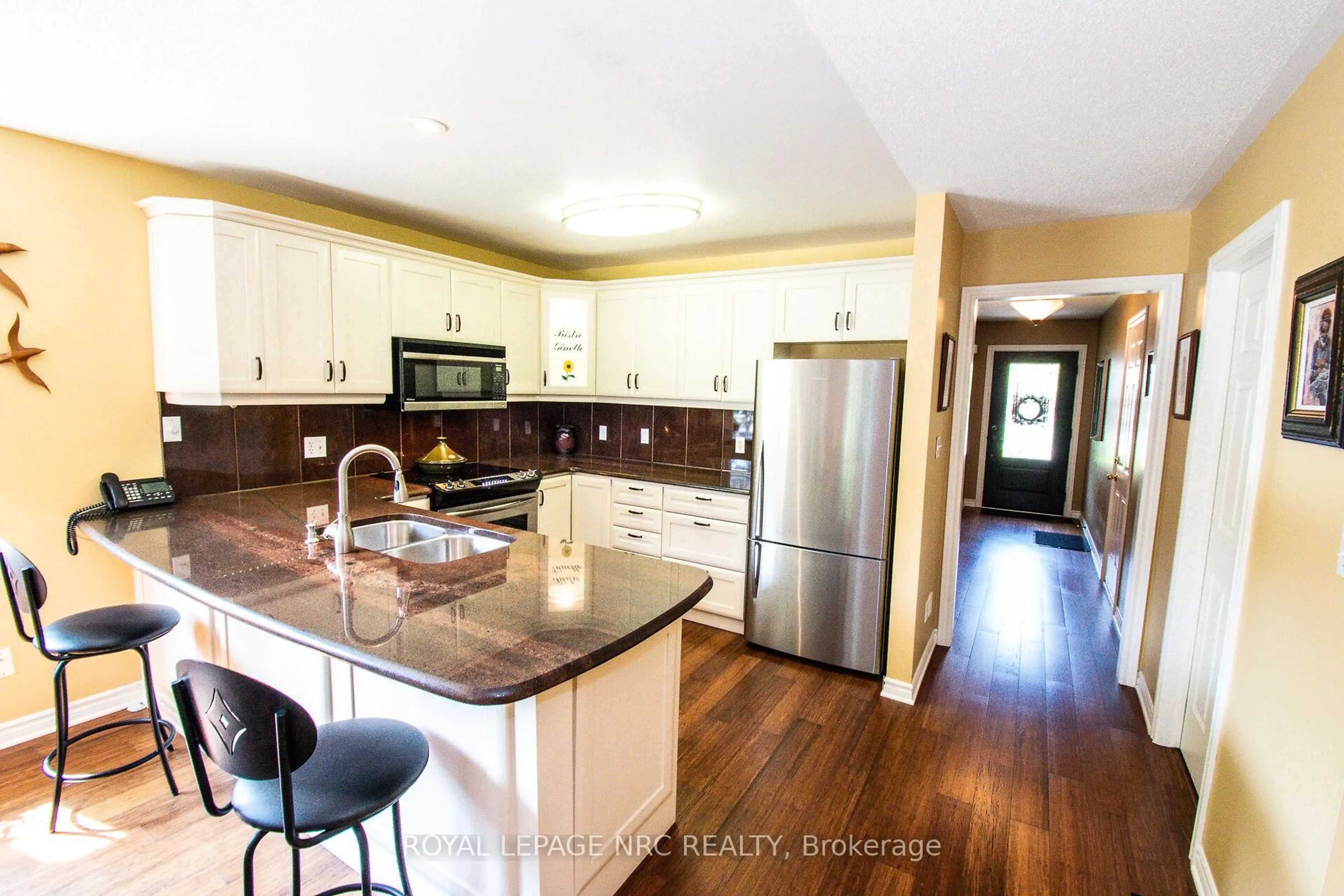 Open concept kitchen, unknown for 11 KINSMAN Crt, Pelham Ontario L0S 1E3