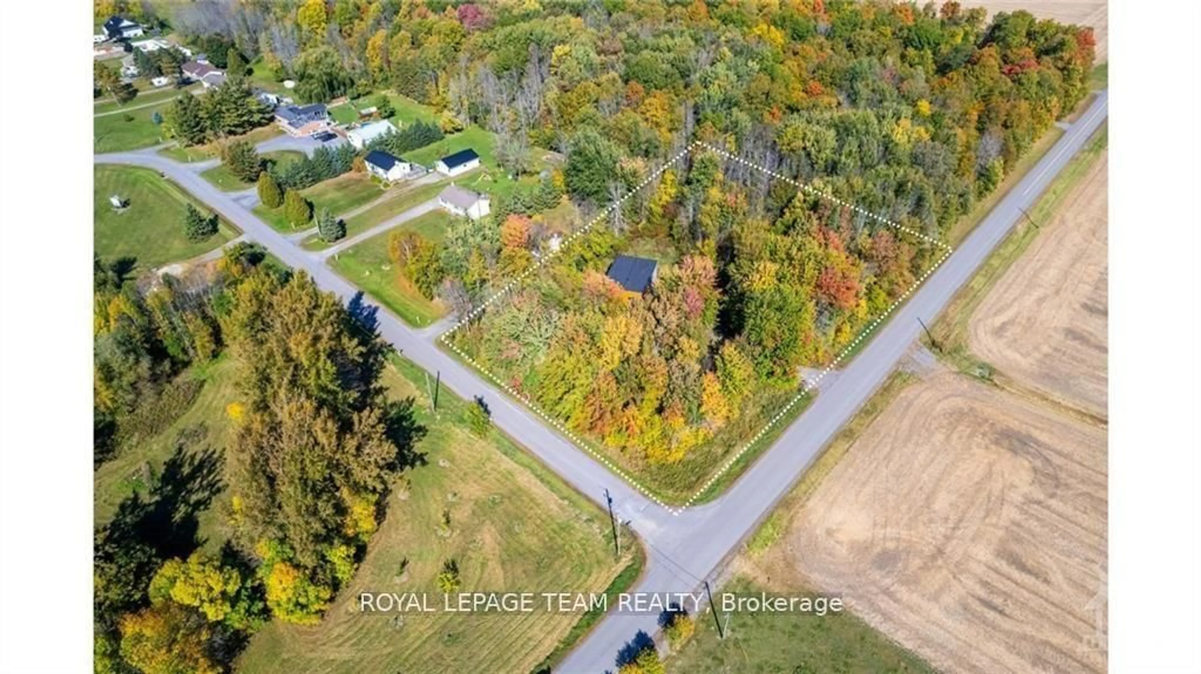 A pic from outside/outdoor area/front of a property/back of a property/a pic from drone, street for 4397 Billy Lane, South Dundas Ontario K0C 2H0