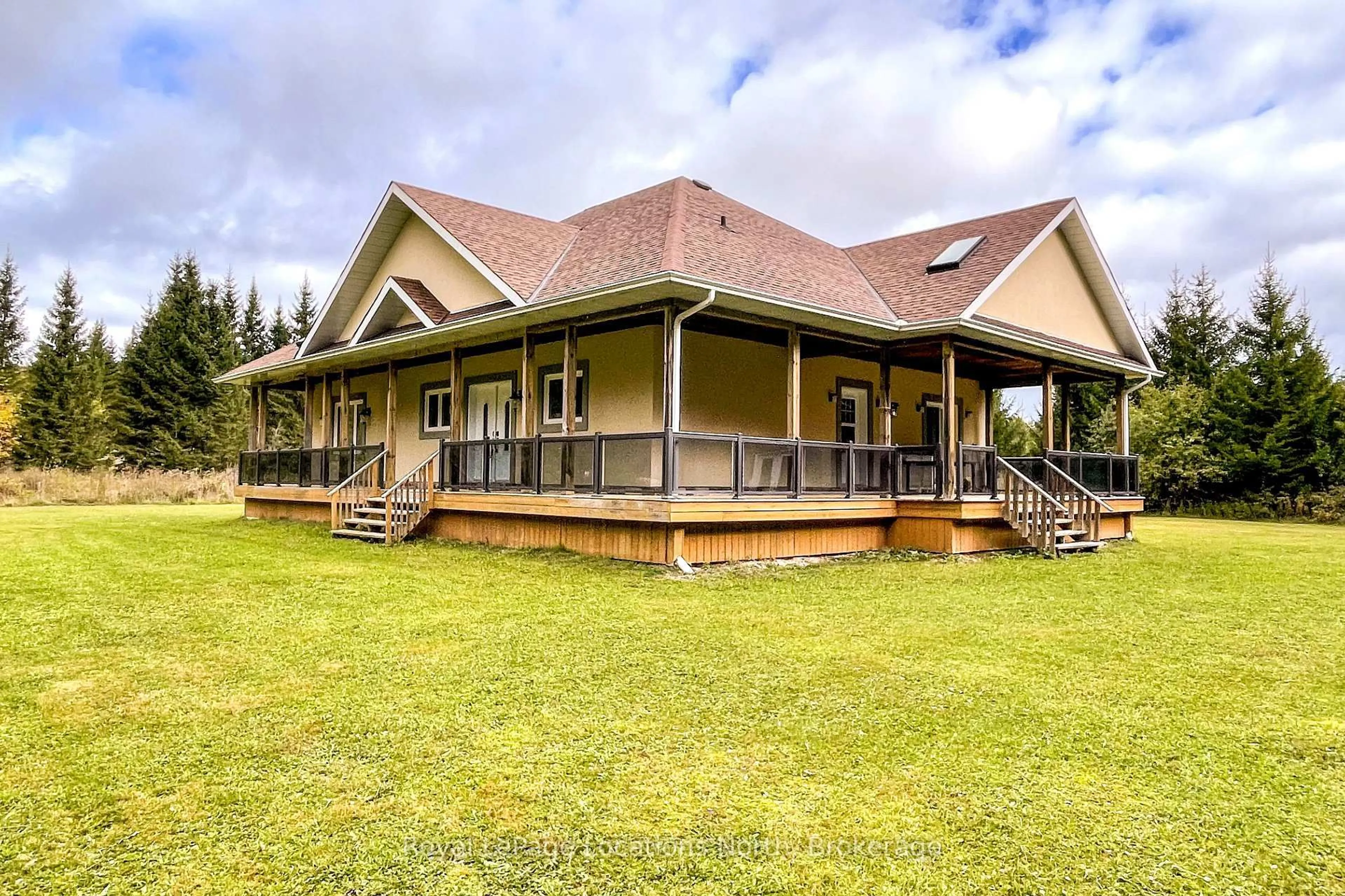A pic from outside/outdoor area/front of a property/back of a property/a pic from drone, building for 595863 4th Line, Blue Mountains Ontario N0H 2E0
