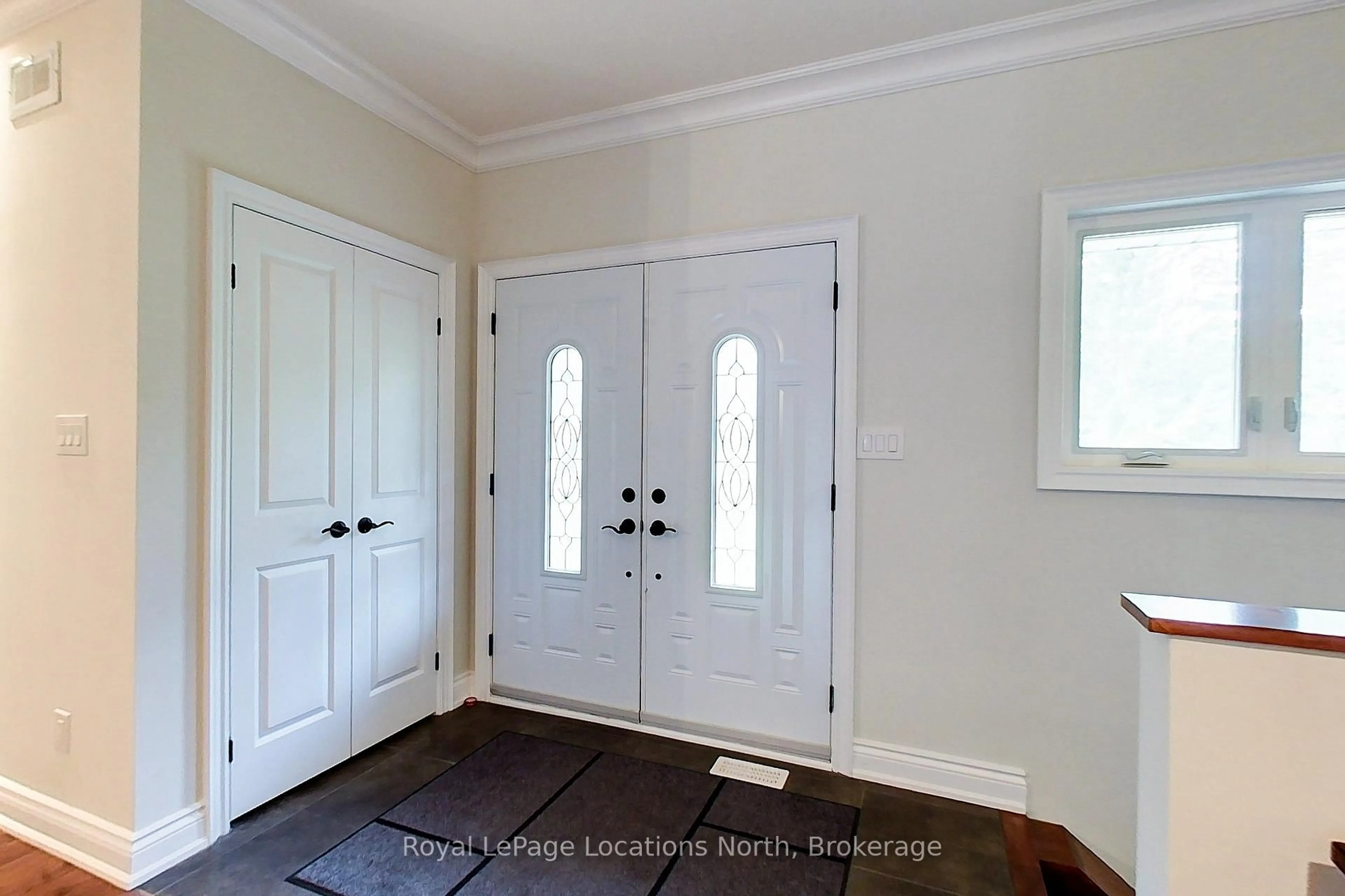 Indoor entryway for 595863 4th Line, Blue Mountains Ontario N0H 2E0