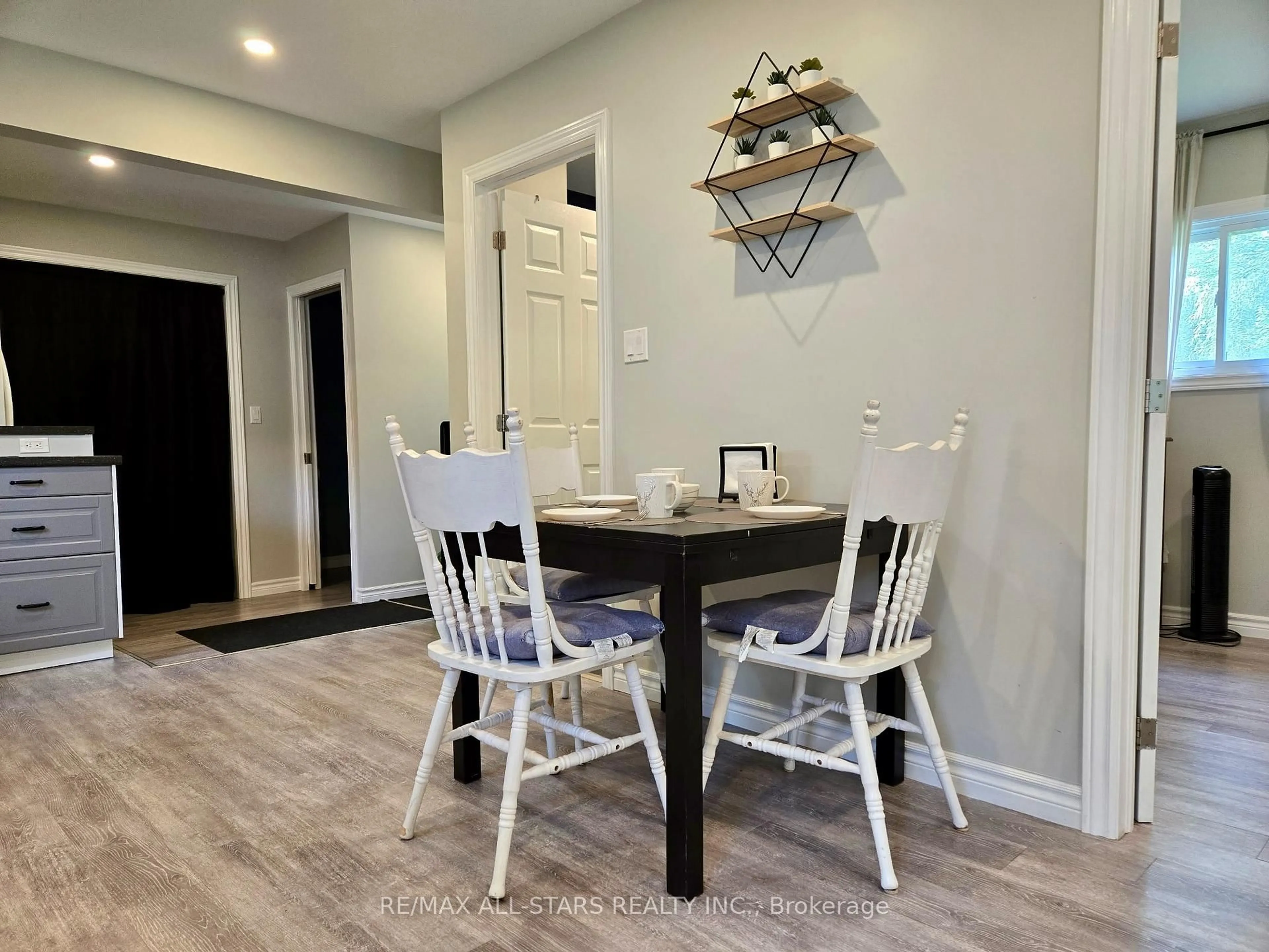 Dining room, wood/laminate floor for 47 Kennedy Dr, Trent Lakes Ontario K0M 1A0