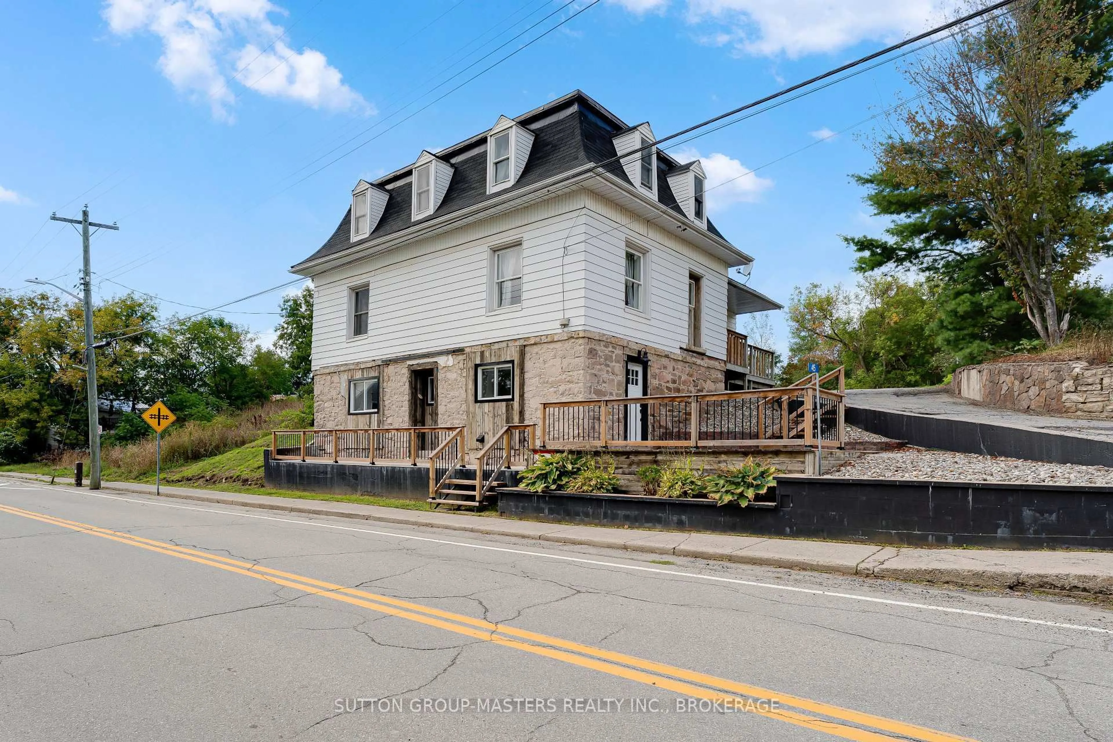 A pic from outside/outdoor area/front of a property/back of a property/a pic from drone, street for 45 Quabbin Rd, Front of Yonge Ontario K0E 1R0