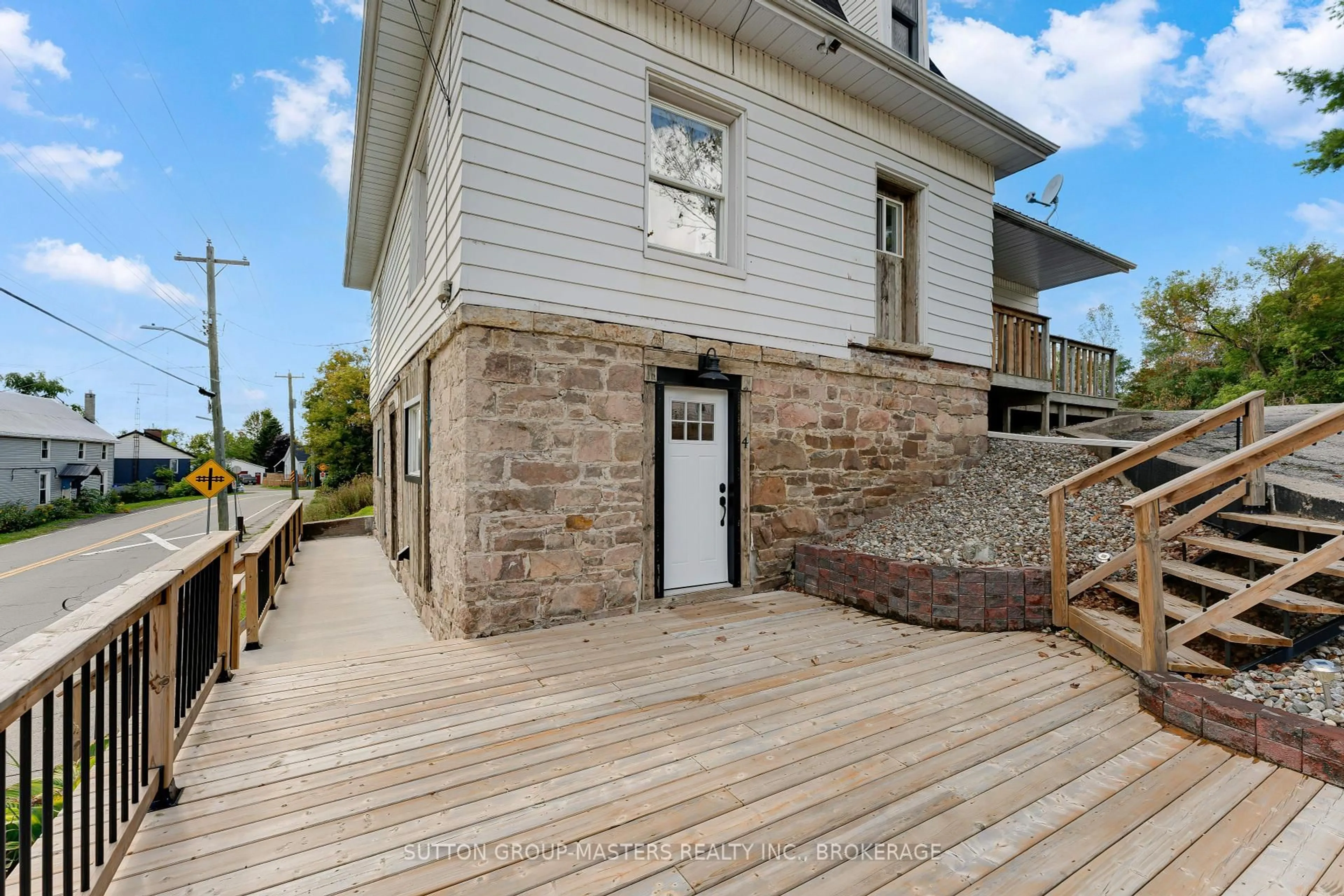 Unknown for 45 Quabbin Rd, Front of Yonge Ontario K0E 1R0