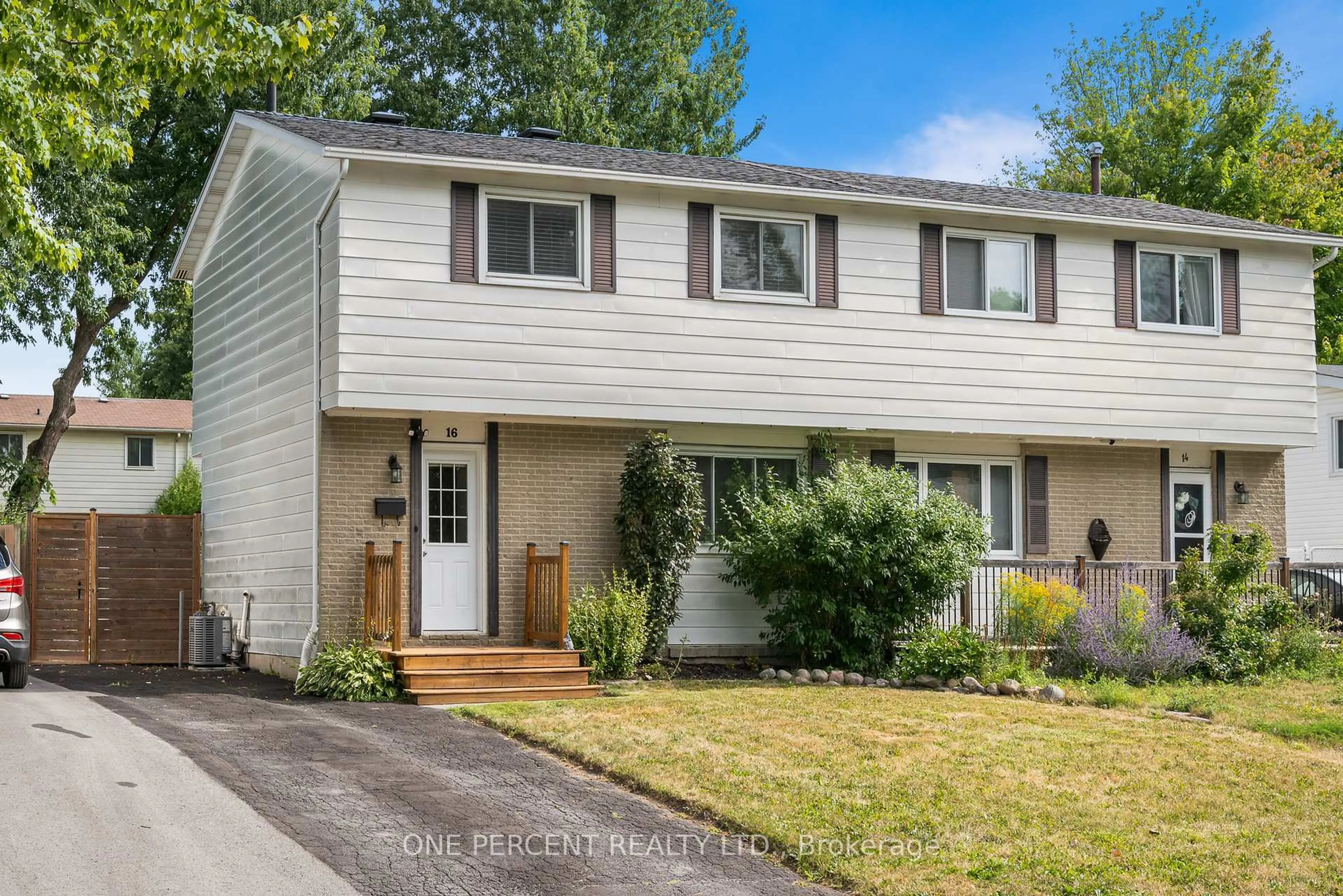 Home with vinyl exterior material, street for 16 Shouldice Cres, Ottawa Ontario K2L 1M9