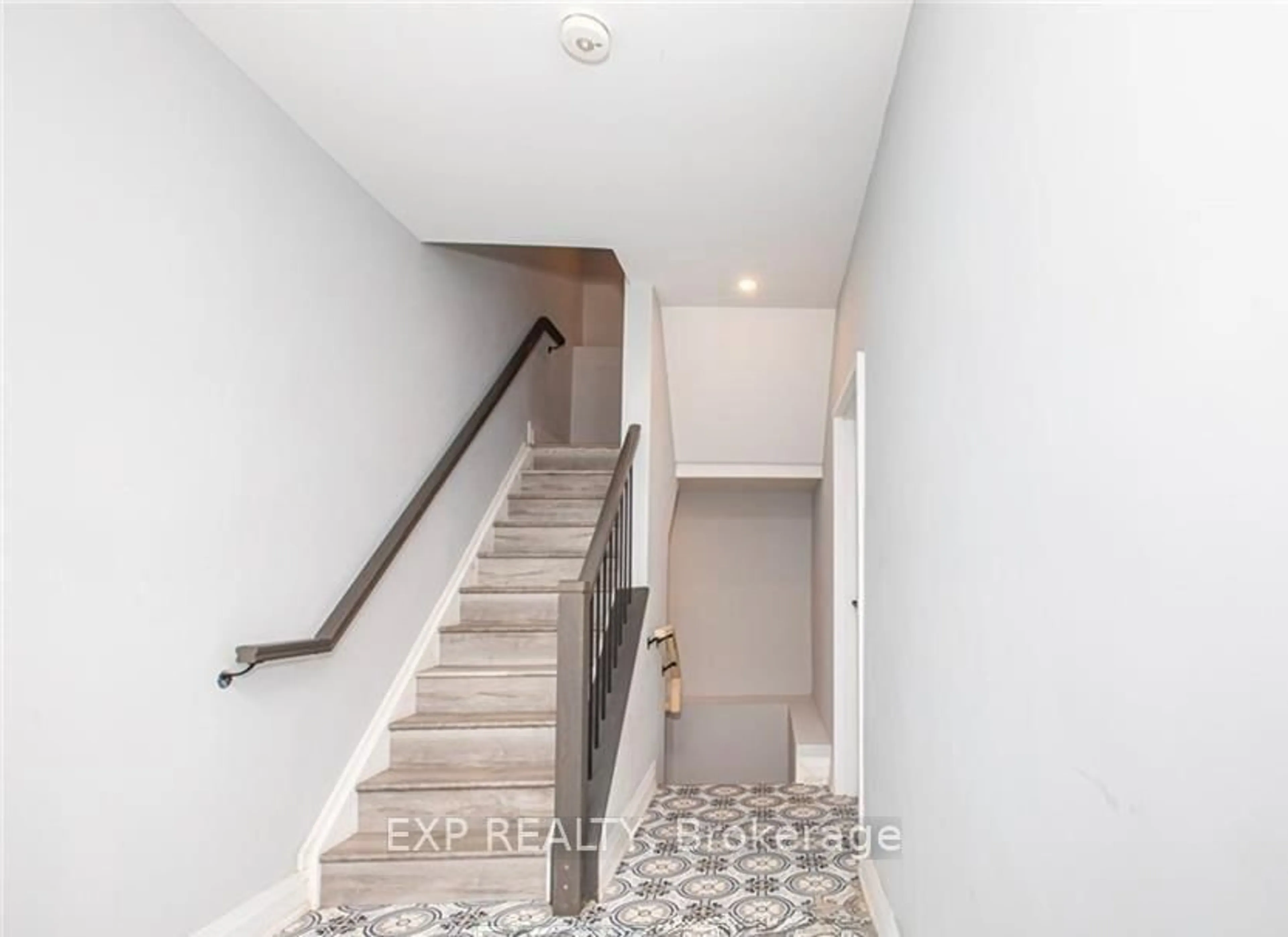 Stairs for 196 POWELL Ave, Ottawa Ontario K1S 2A5