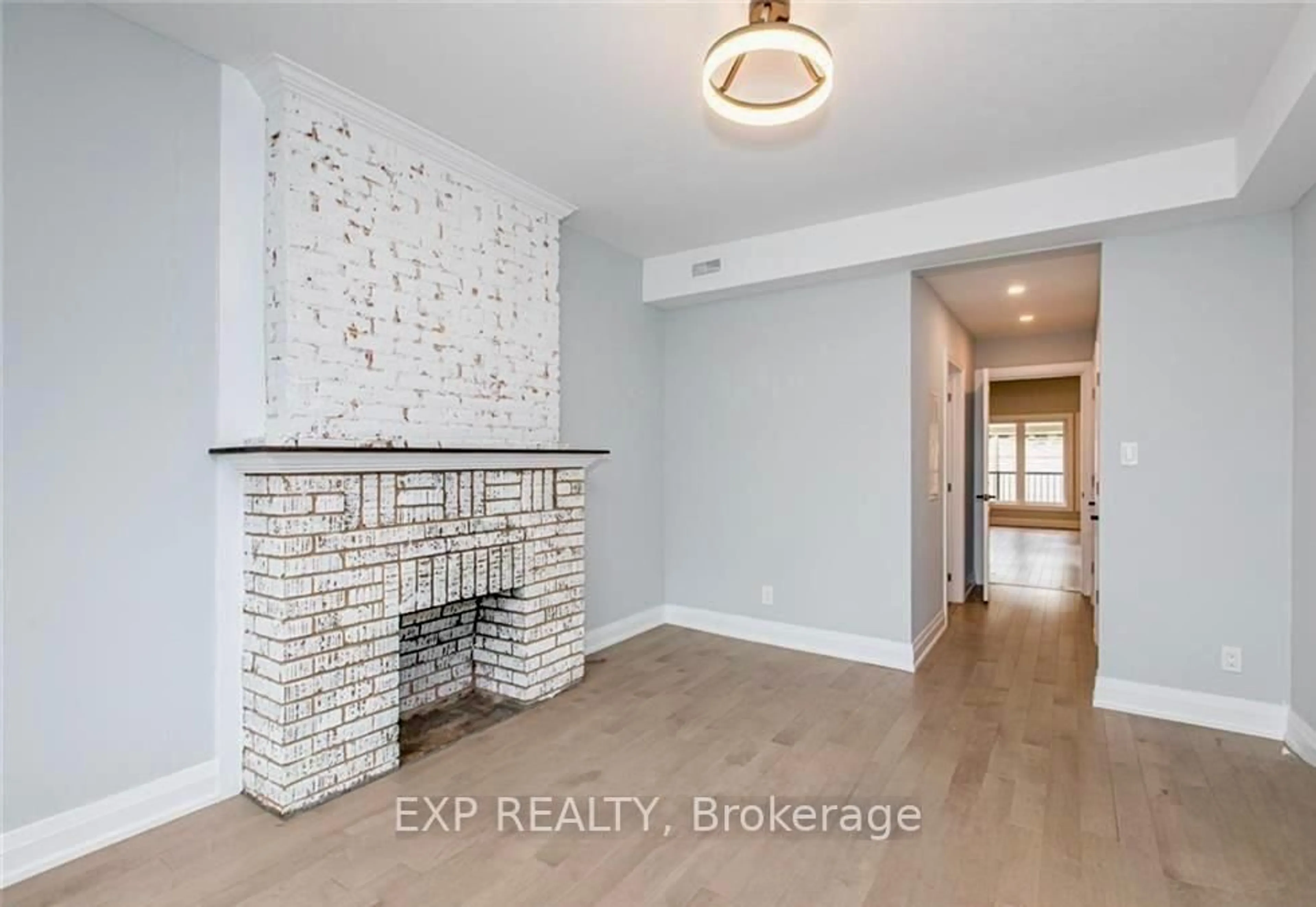 Indoor entryway for 196 POWELL Ave, Ottawa Ontario K1S 2A5