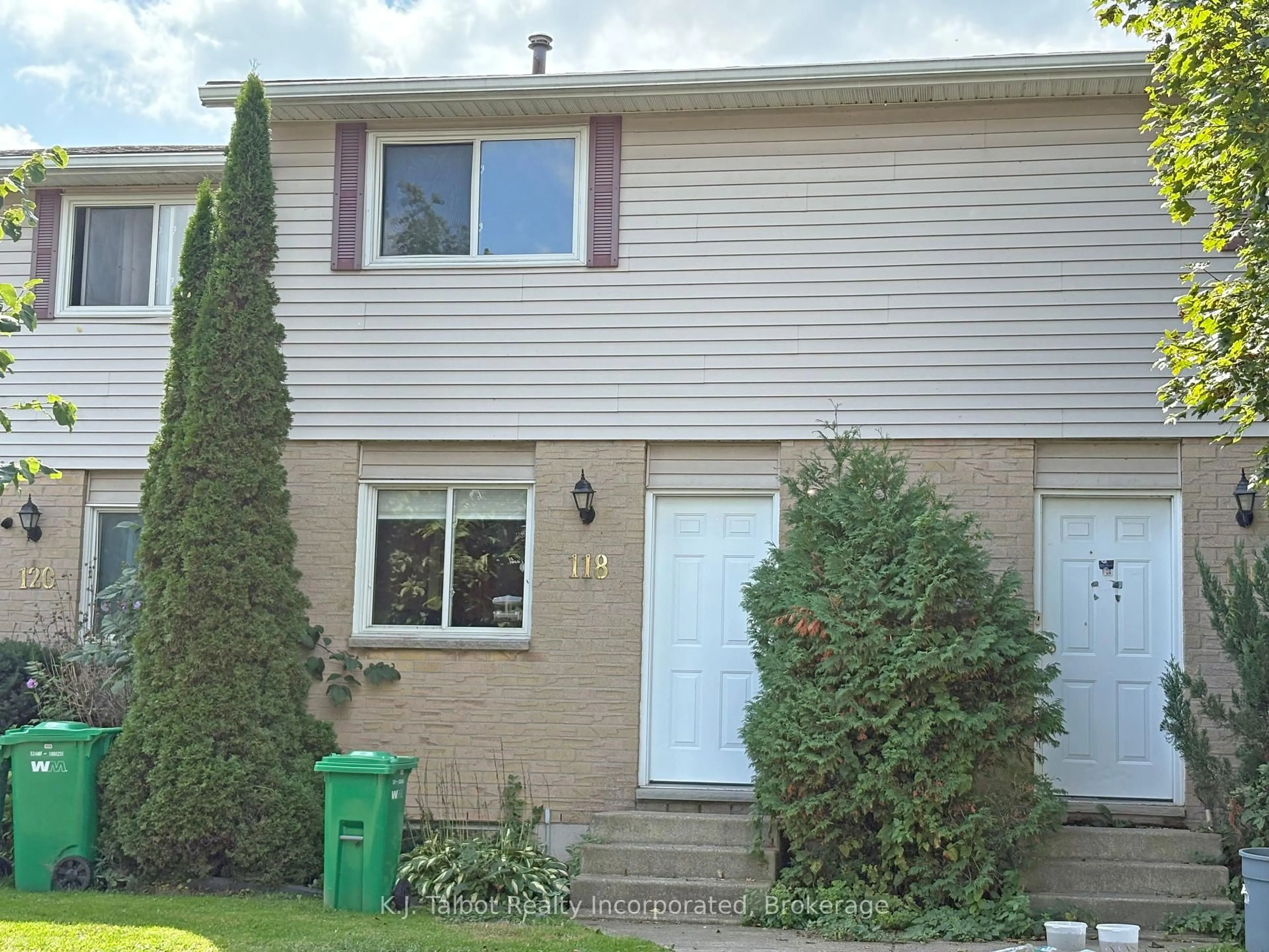 Home with vinyl exterior material, street for 118 Bennett St, Goderich Ontario N7A 4H4