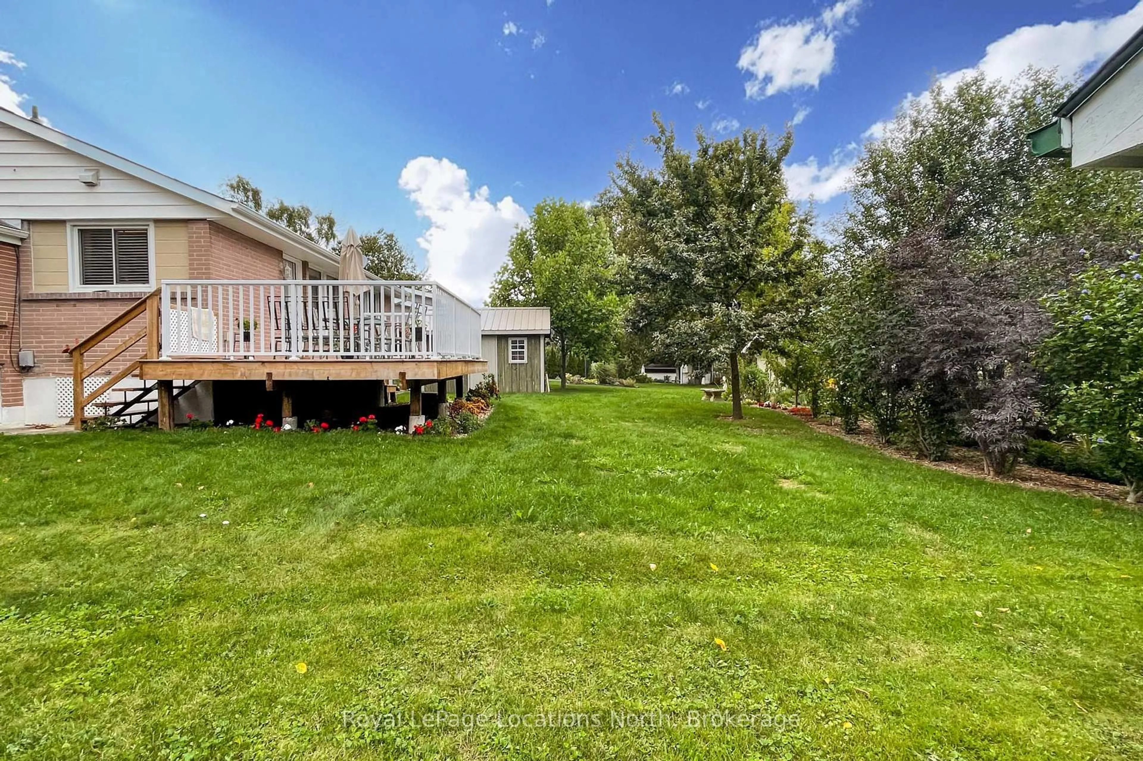 A pic from outside/outdoor area/front of a property/back of a property/a pic from drone, water/lake/river/ocean view for 223 Pearson St, Meaford Ontario N4L 1L6