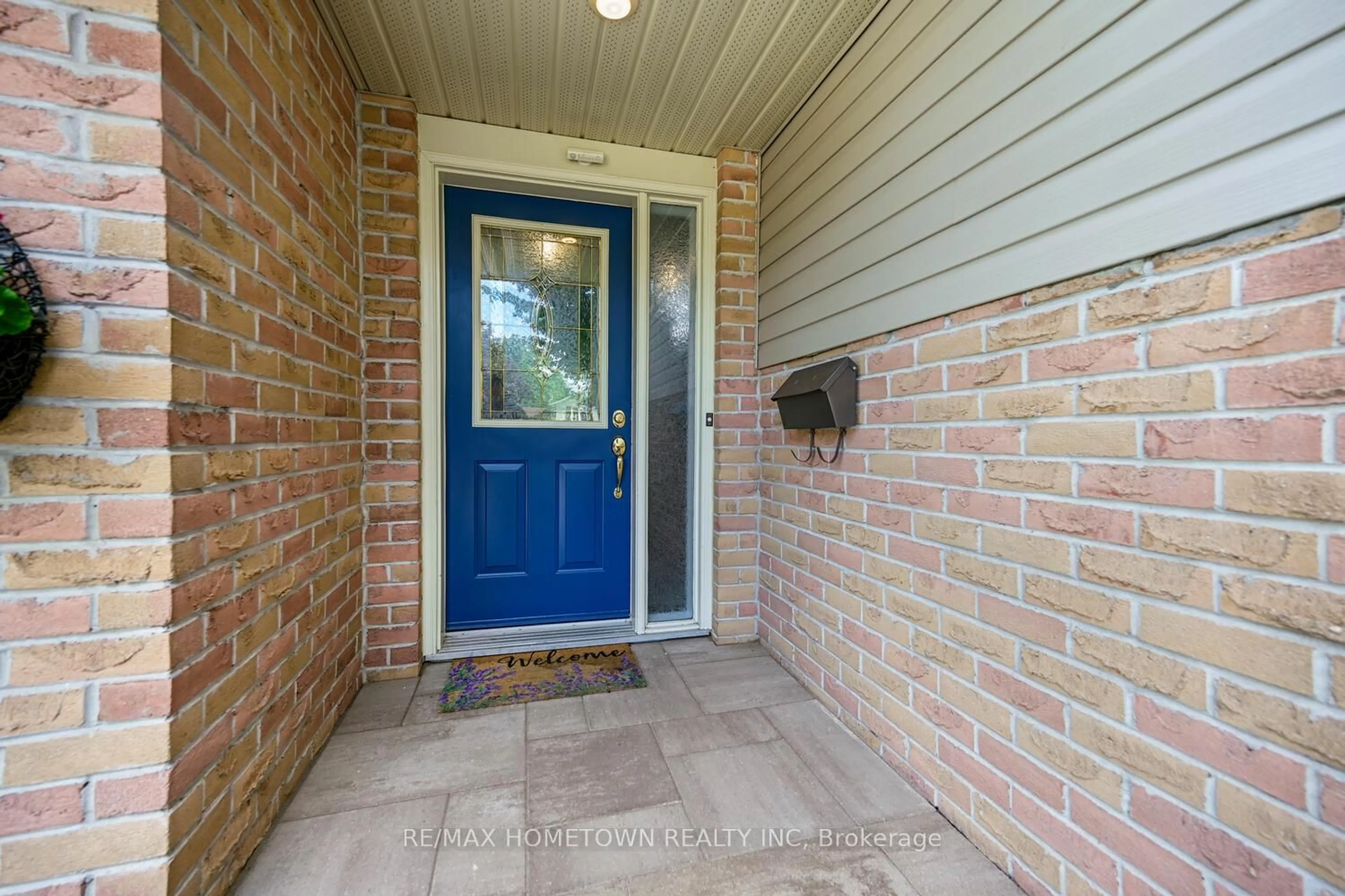 Indoor entryway for 80 Cambridge Cres, Brockville Ontario K6V 6L8
