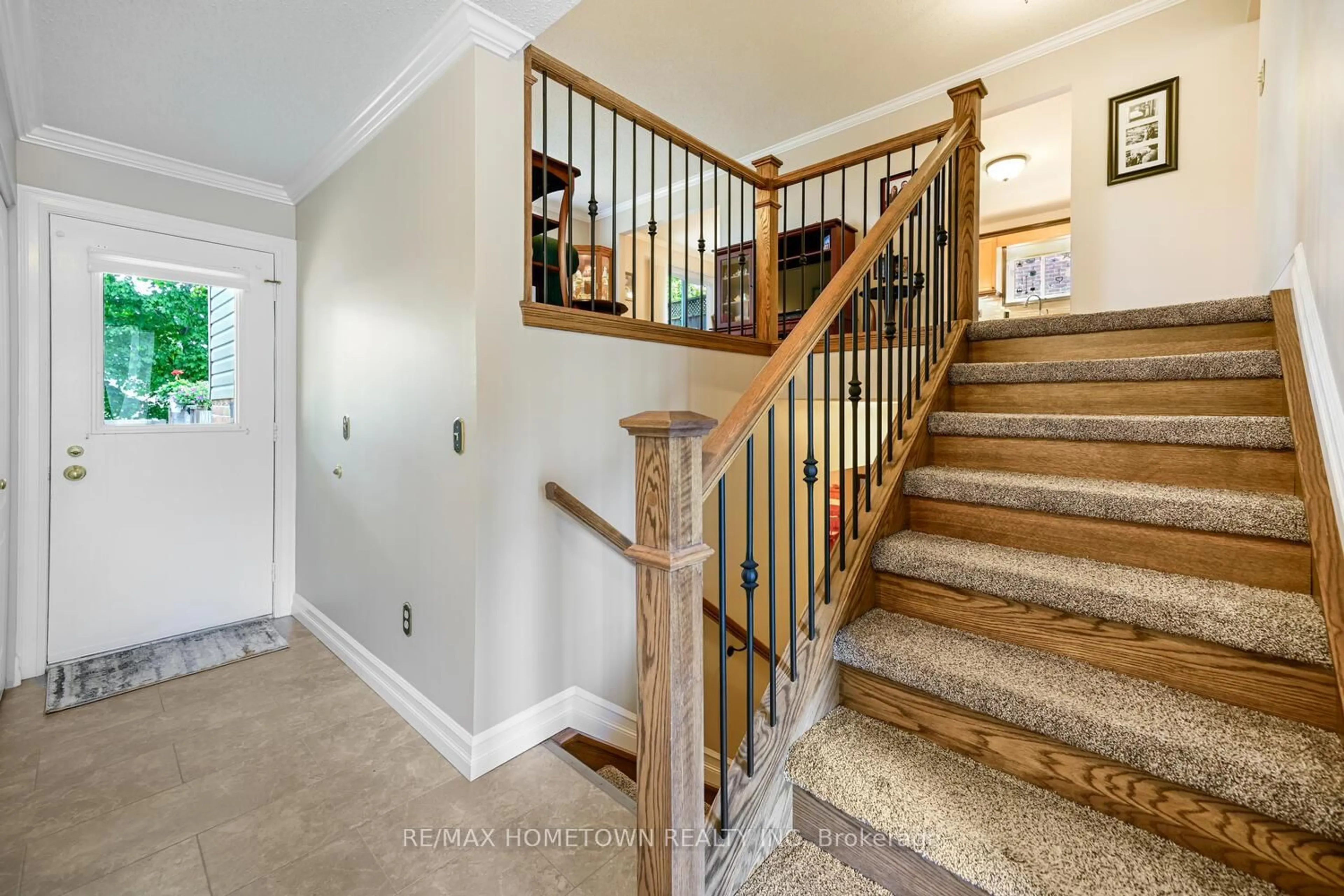 Stairs for 80 Cambridge Cres, Brockville Ontario K6V 6L8