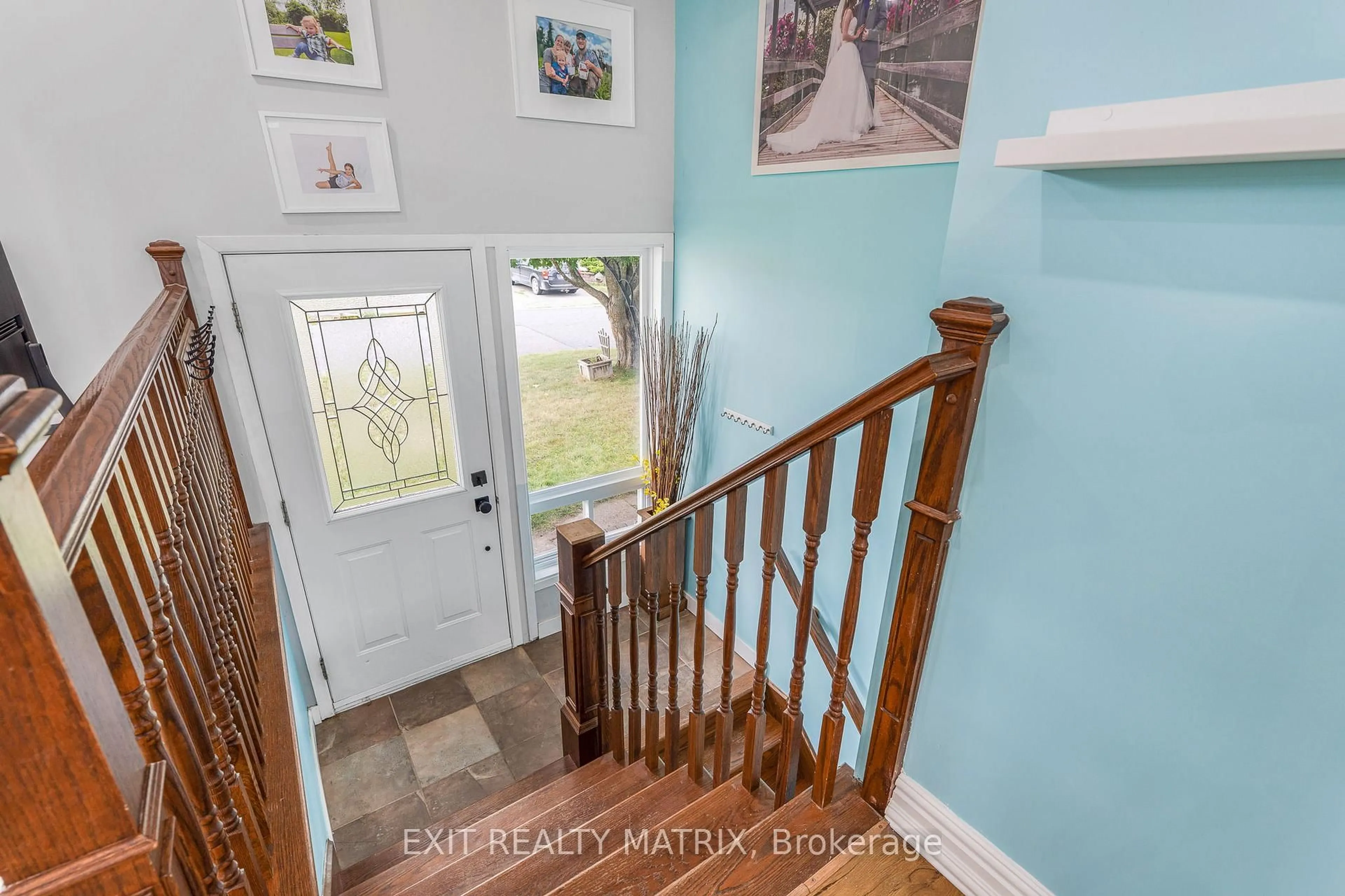 Indoor entryway for 94 Peel St, North Glengarry Ontario K0C 1A0