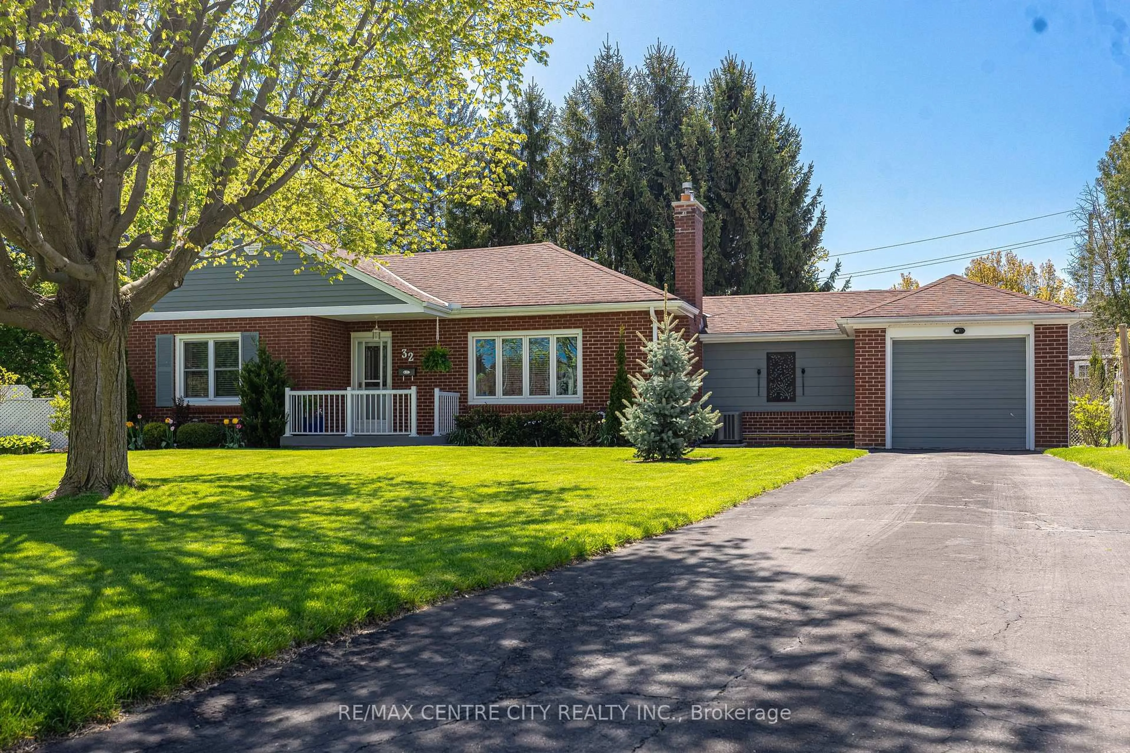 Home with vinyl exterior material, street for 32 Dieppe Dr, St. Thomas Ontario N5R 4G7