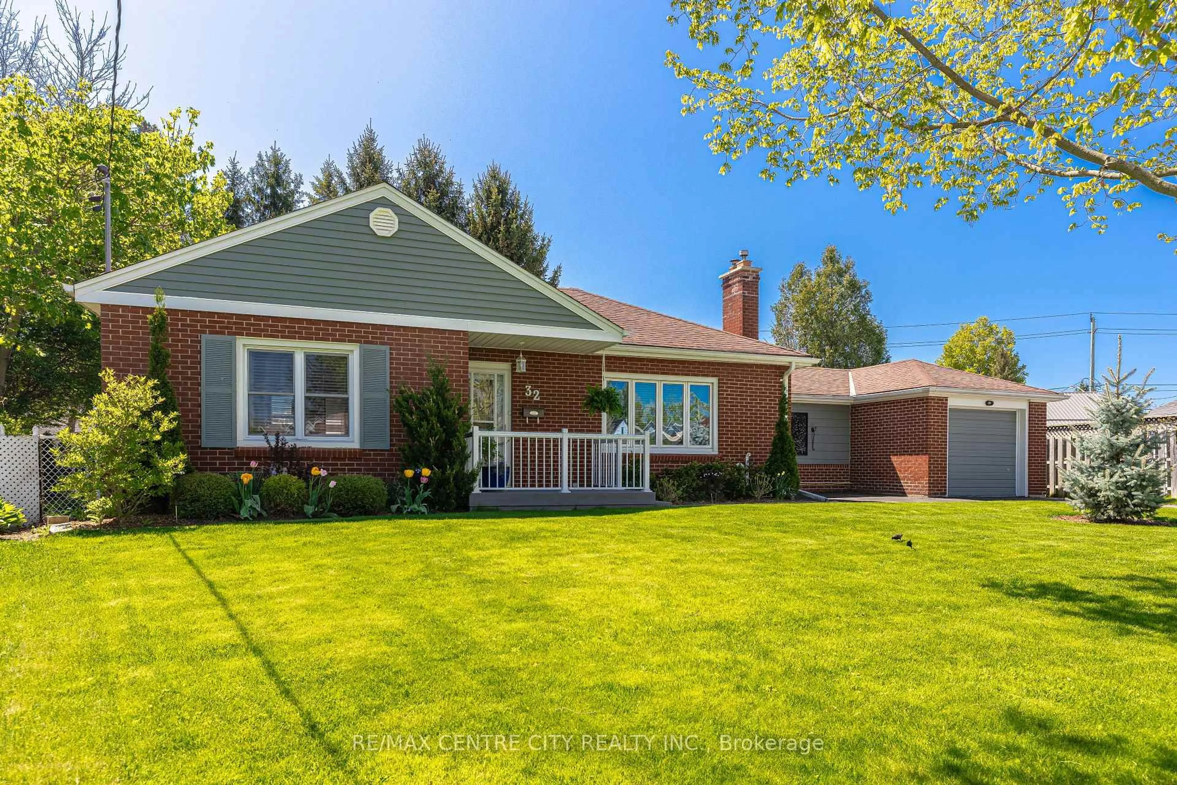 Home with brick exterior material, street for 32 Dieppe Dr, St. Thomas Ontario N5R 4G7