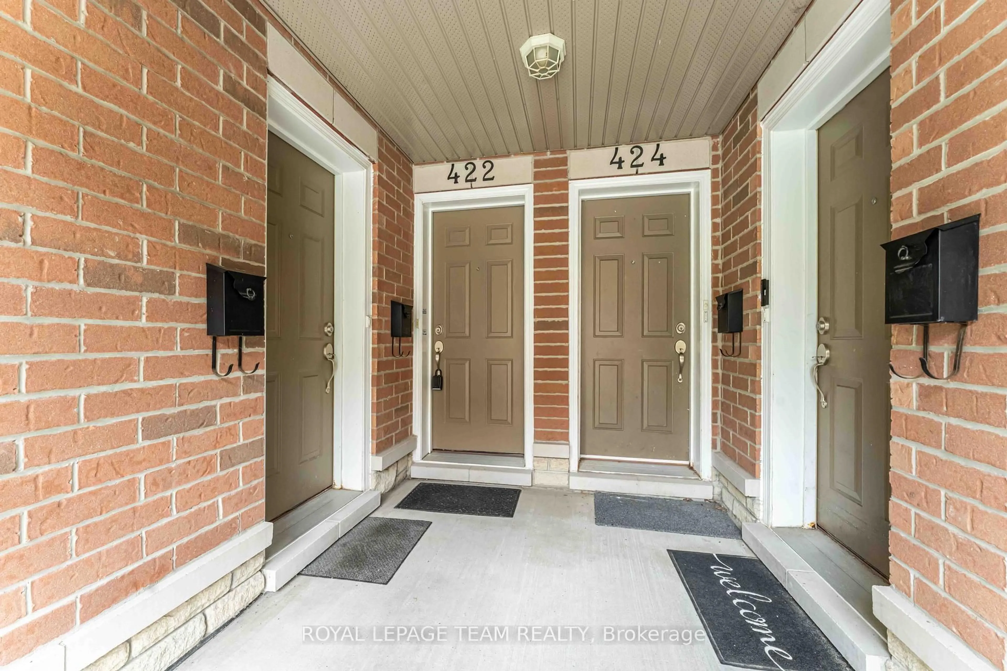 Indoor entryway for 422 Leboutillier Ave, Ottawa Ontario K1K 2V7