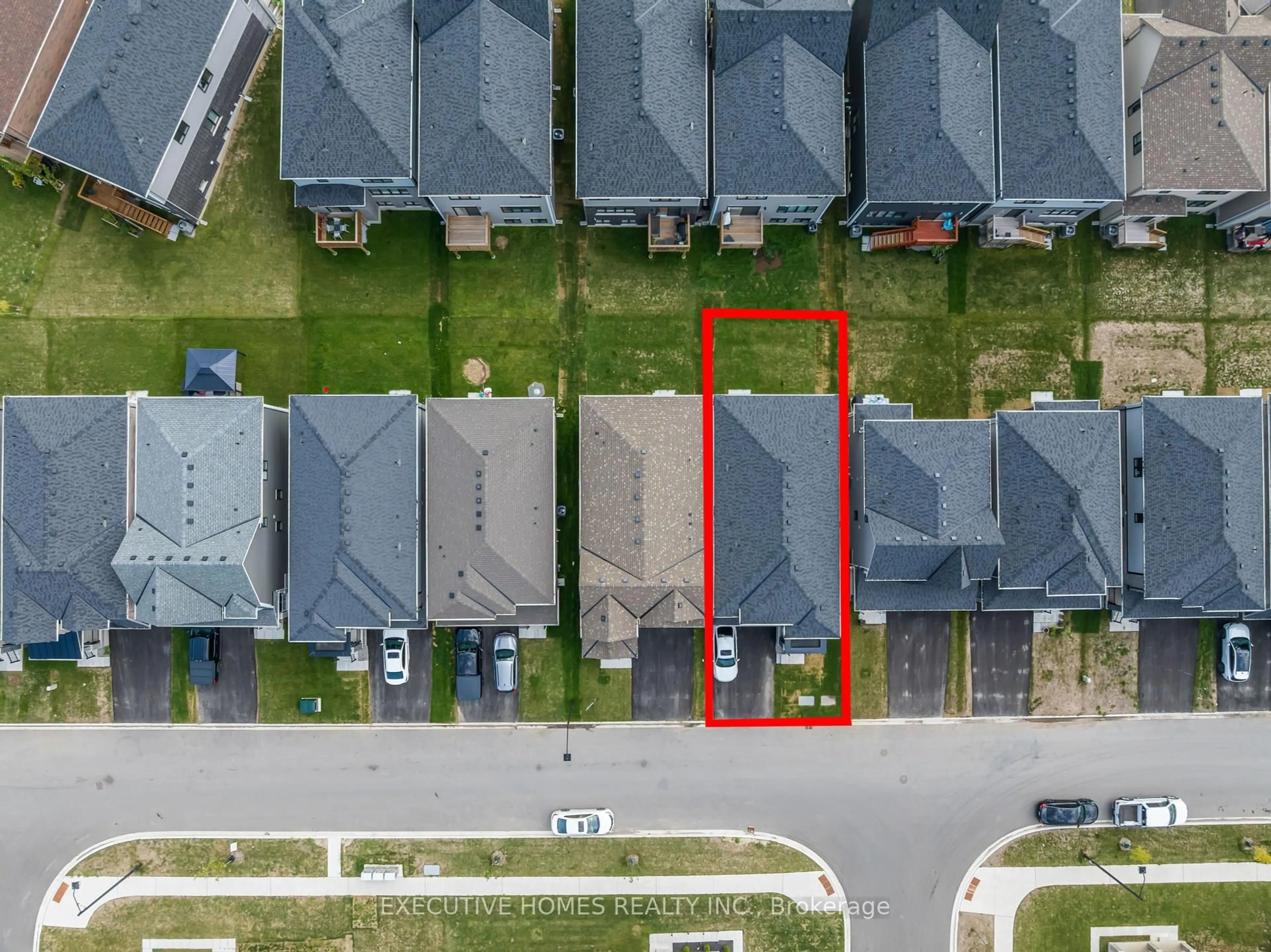A pic from outside/outdoor area/front of a property/back of a property/a pic from drone, street for 170 Lilac Circ, Haldimand Ontario N3W 0H5