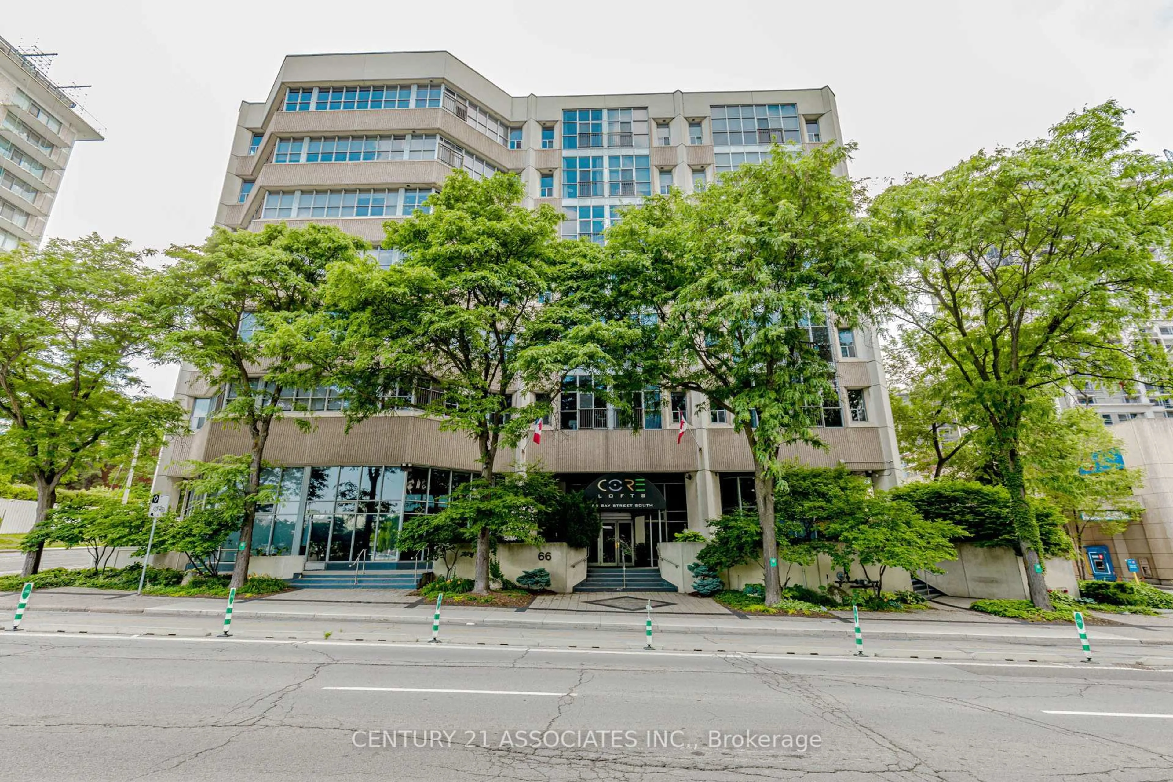 Indoor foyer for 66 Bay St #107, Hamilton Ontario L8P 4Z6